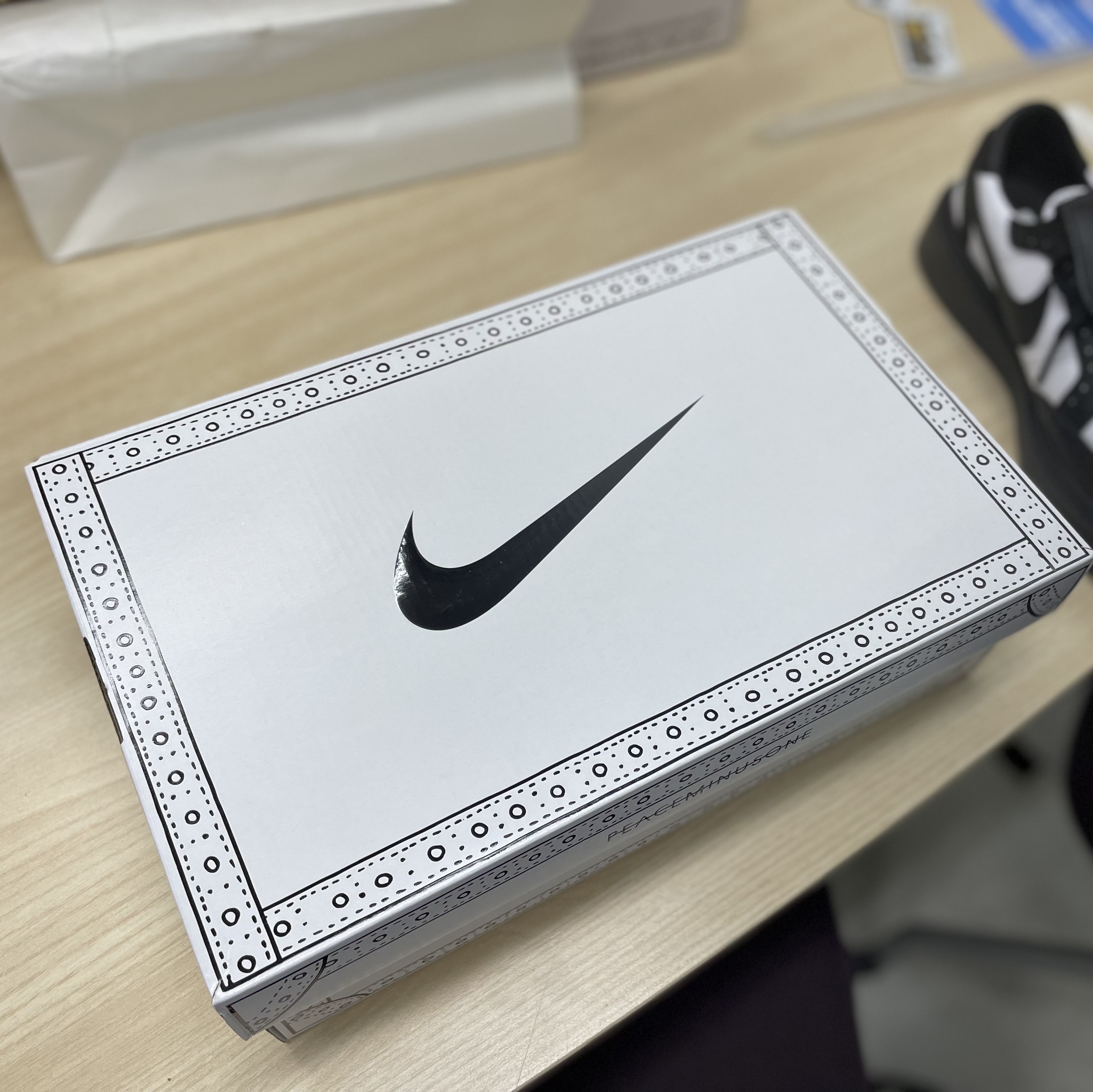 Nike x Peaceminusone Kwondo1 Black and White 착용 스타일 - 4