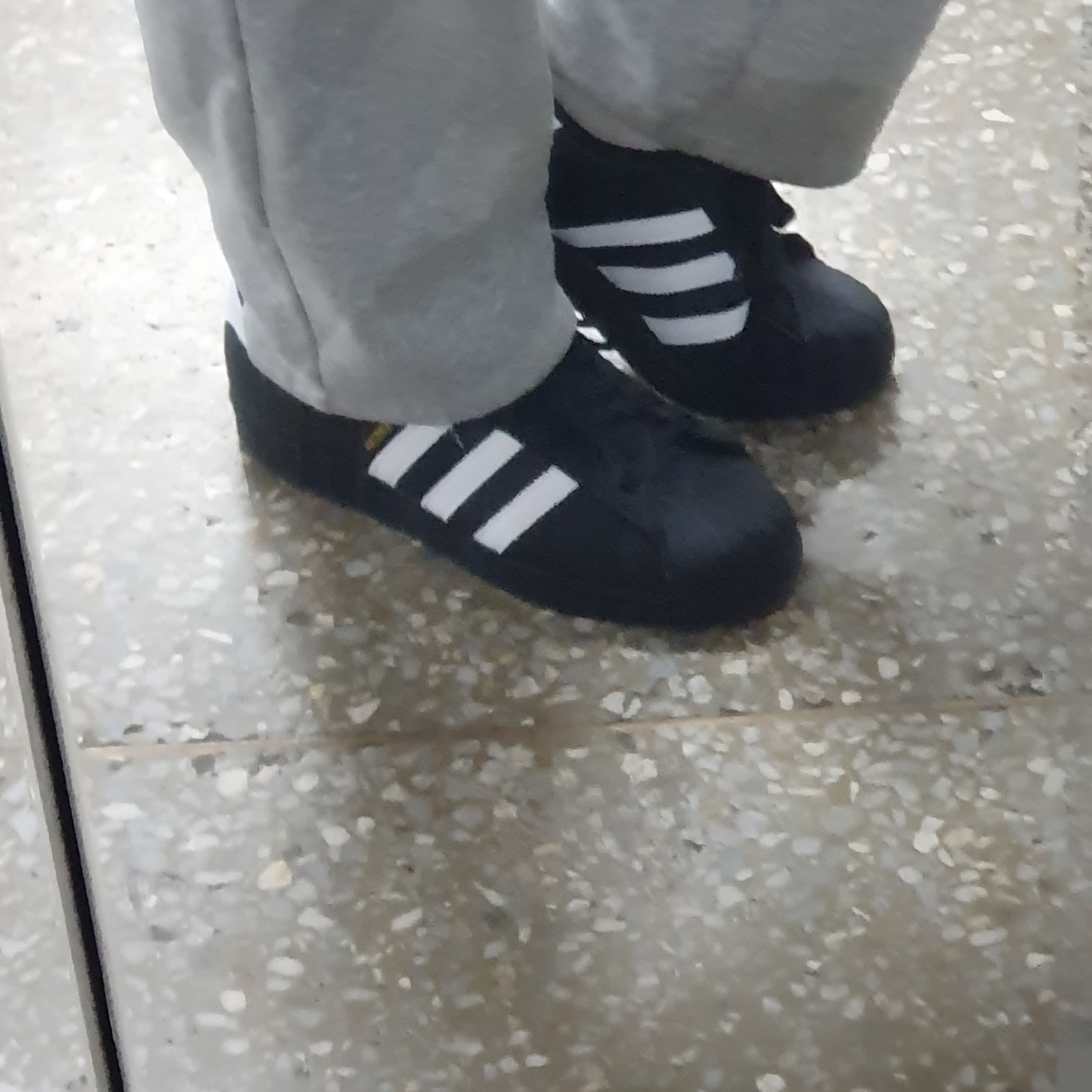 Adidas Superstar Core Black White 착용 스타일