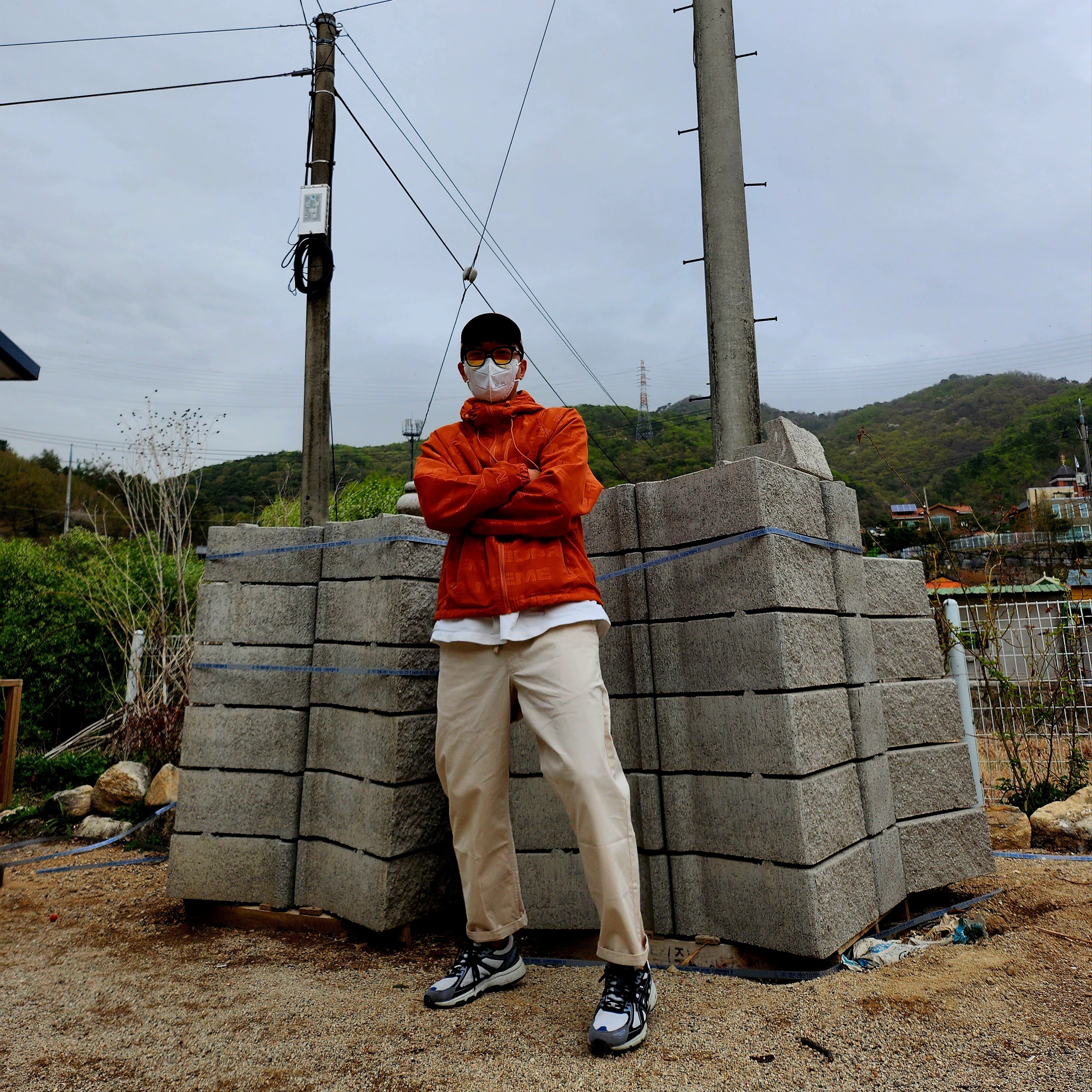 Supreme Logo Ripstop Hooded Track Jacket Orange - 21FW, Asics Gel-Venture 6 SPS Glacier Grey 착용 스타일 - 1