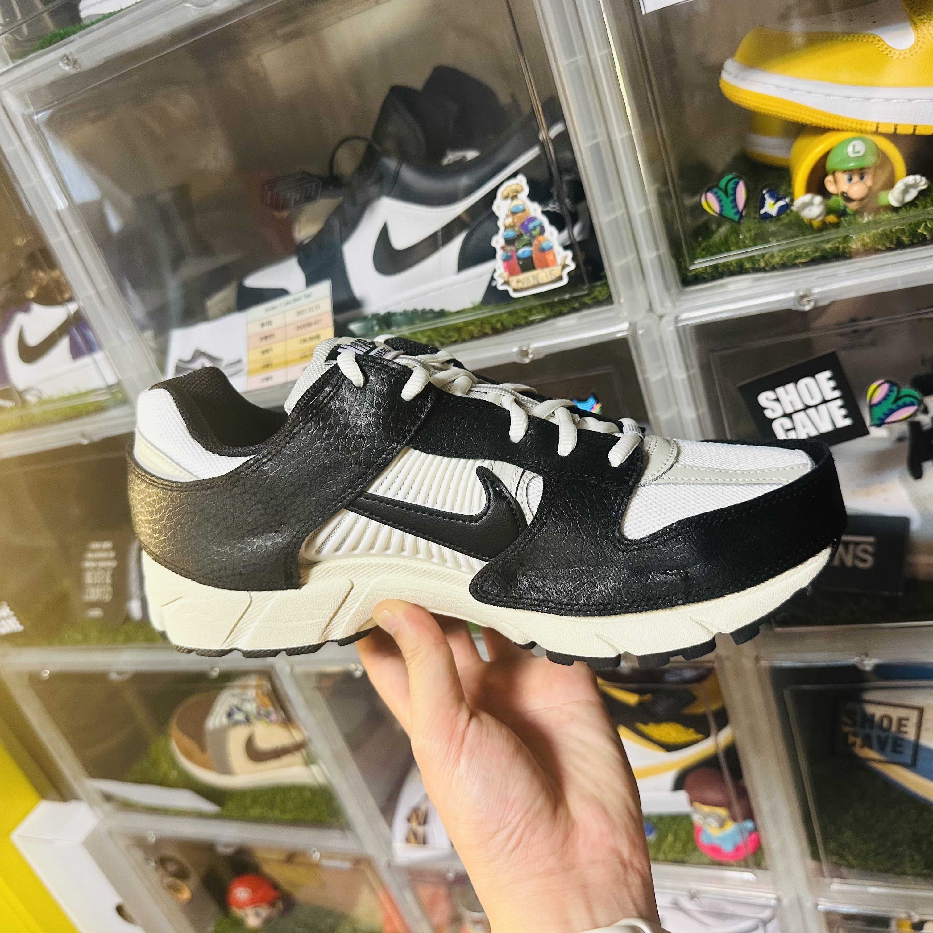 (W) Nike Zoom Vomero 5 Wolf Grey and Black 착용 스타일 - 3