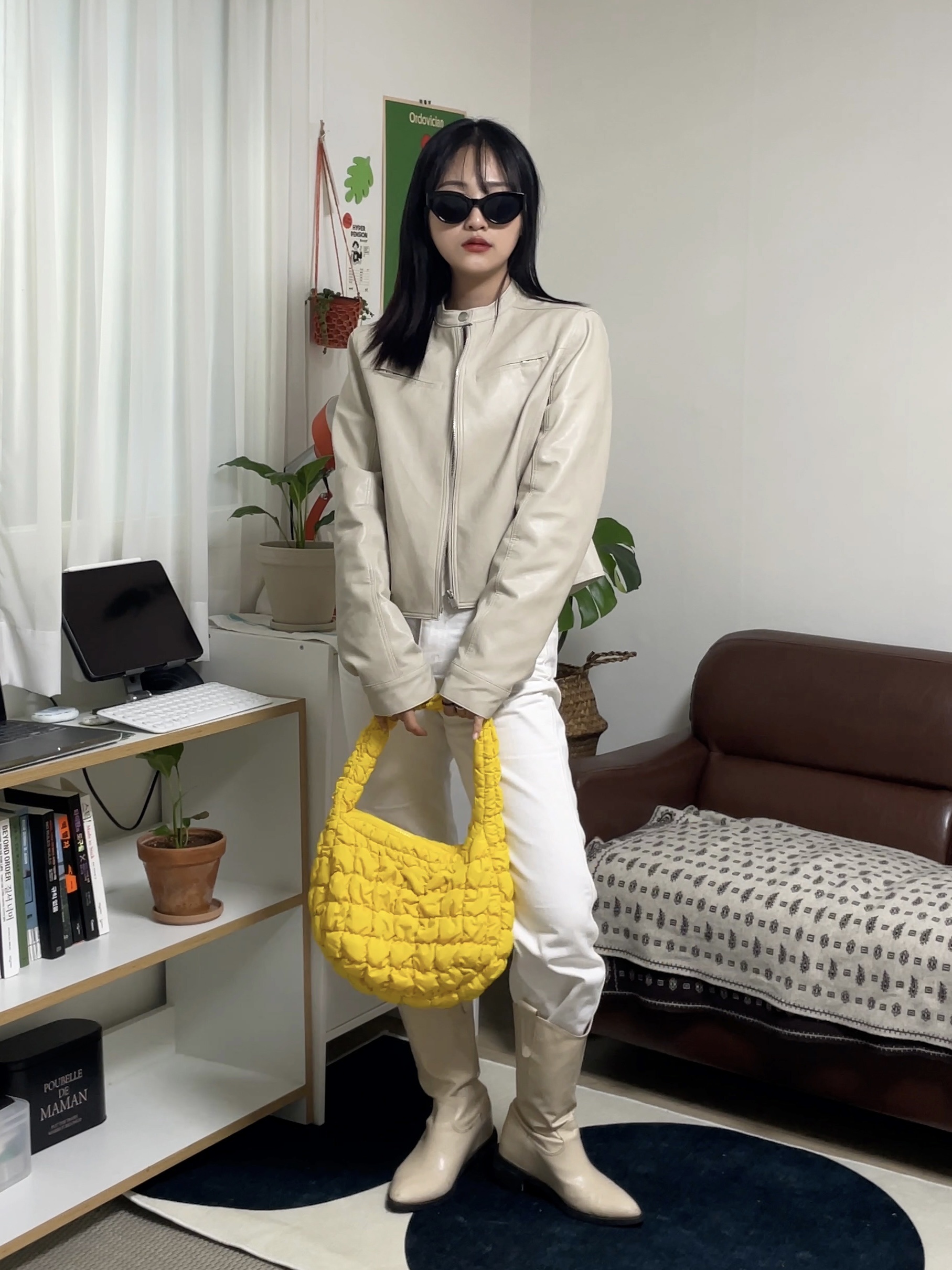 COS Quilted Mini Bag Light Blue, COS Quilted Mini Bag Bright Orange 착용 스타일 - 3