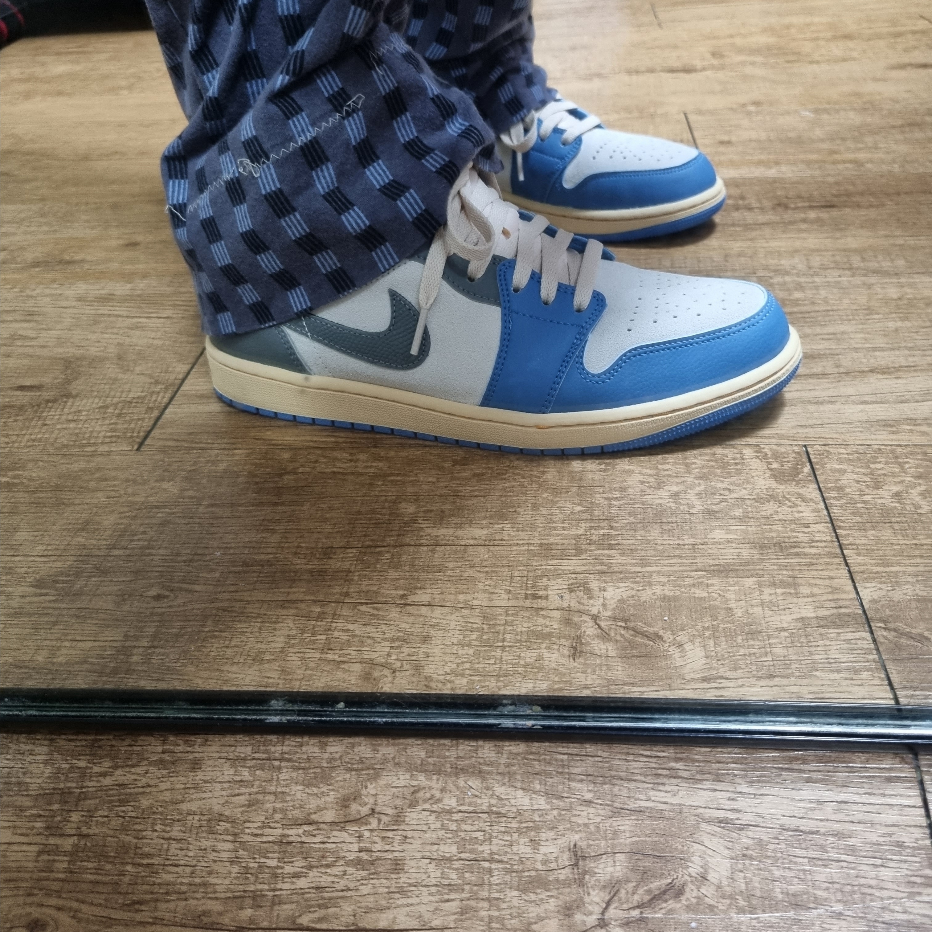 Jordan 1 Low SE Tokyo 96 착용 스타일 - 2