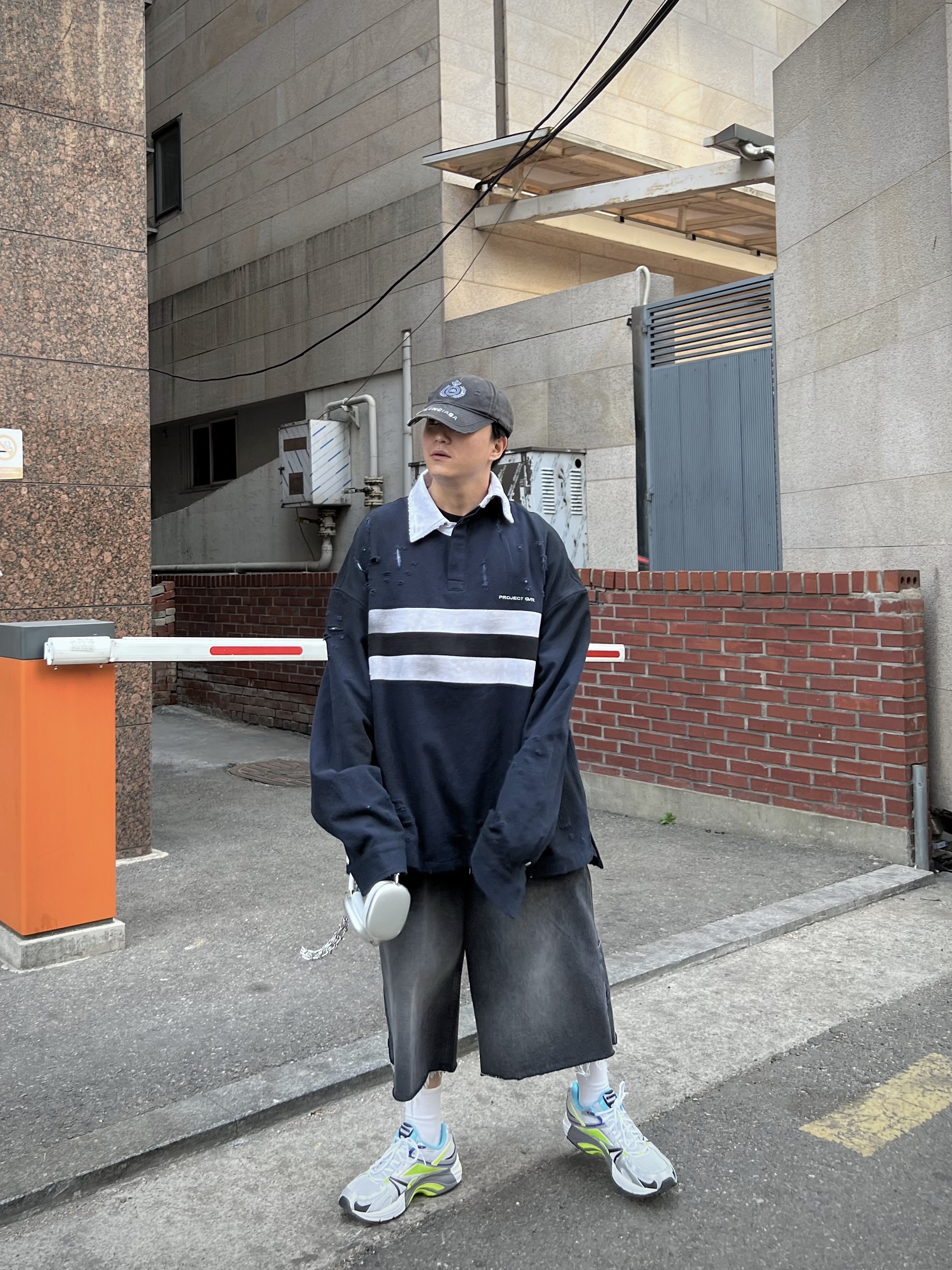 Reebok x Vetements Spike Runner 200 Silver Lime, Project G/R Bullied Polo Shirts Navy 착용 스타일 - 1