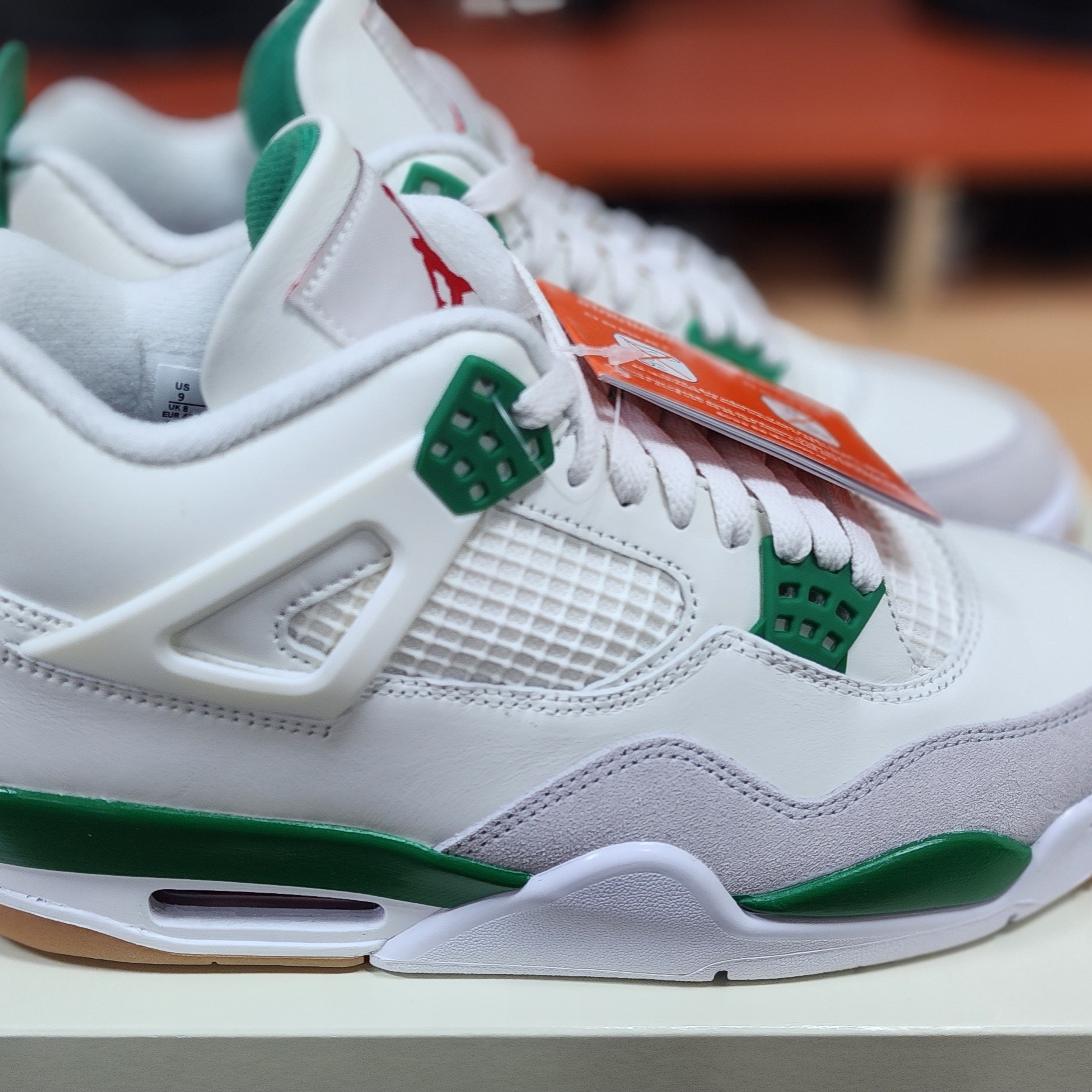 Jordan 4 x Nike SB Retro SP Pine Green 착용 스타일 - 5
