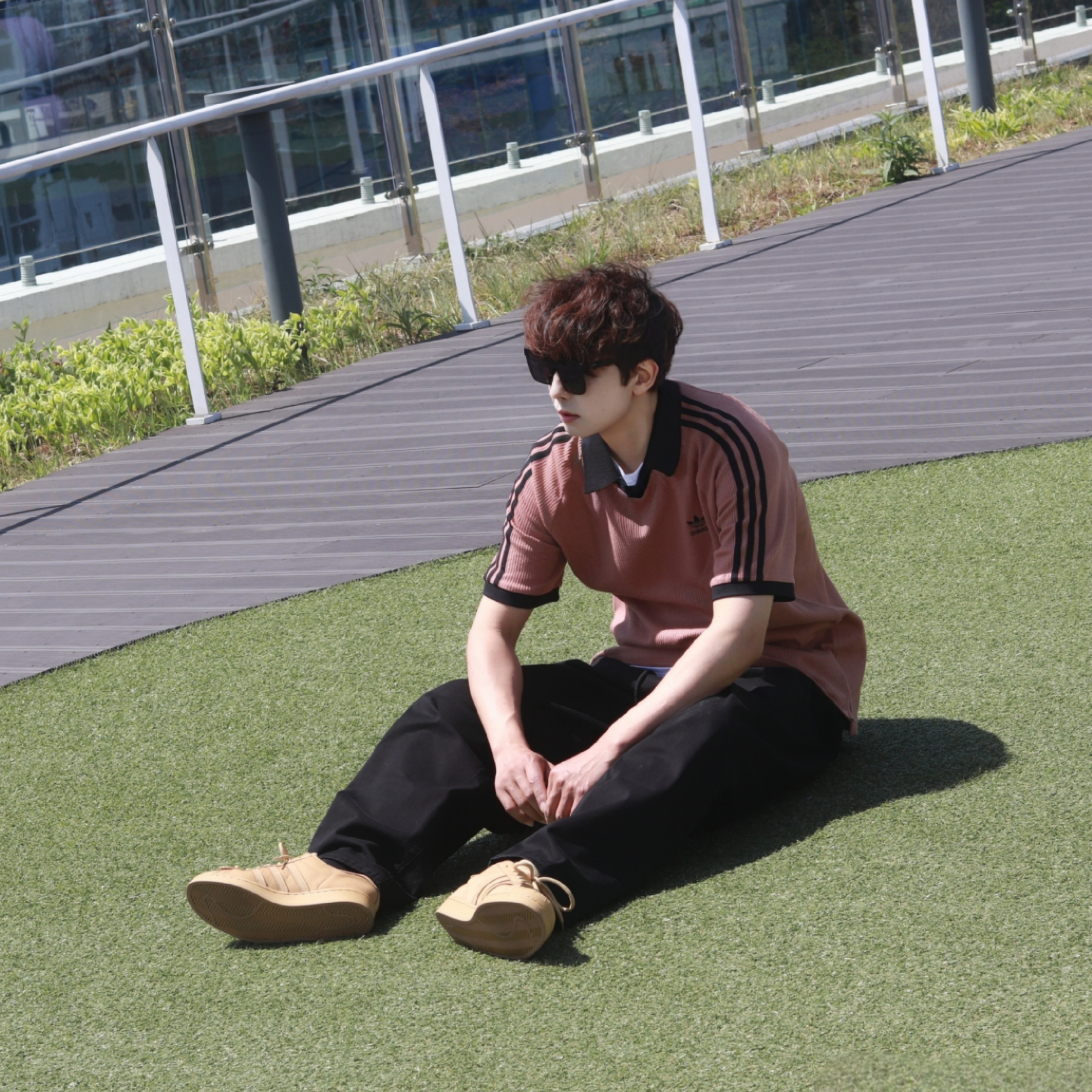 Adidas Superstar Golden Beige 착용 스타일 - 3