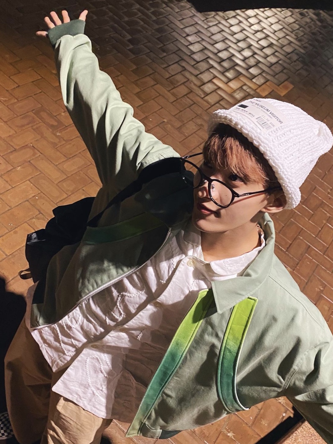 The Museum Visitor Curved Flap Pocket Bomber Jacket Khaki -23PS, The Museum Visitor Ticket Beanie White - 23PS 착용 스타일 - 2