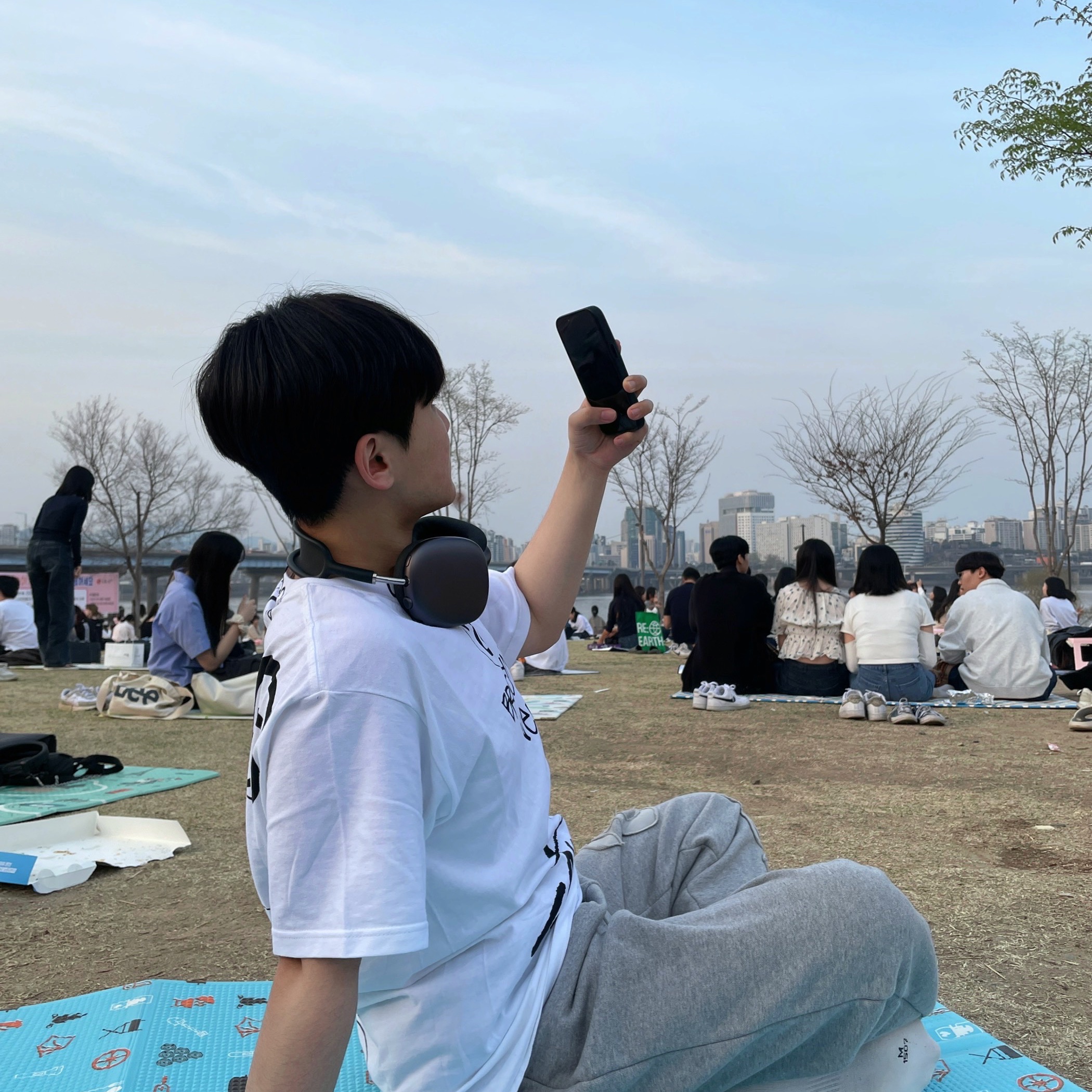 Stussy x Takahiromiyashita The Soloist 40 WT T-Shirt, Apple AirPods Max Lightning Space Gray (Korean Ver.) 착용 스타일