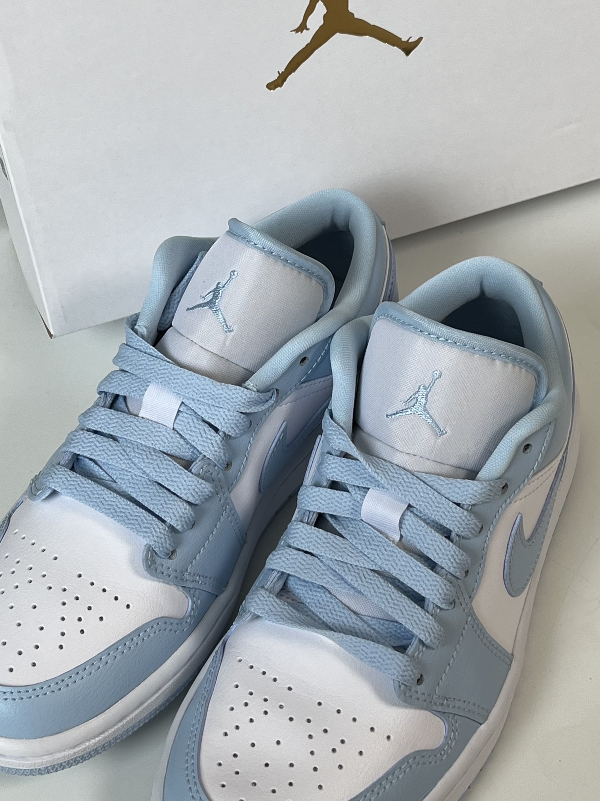(W) Jordan 1 Low White Ice Blue 착용 스타일