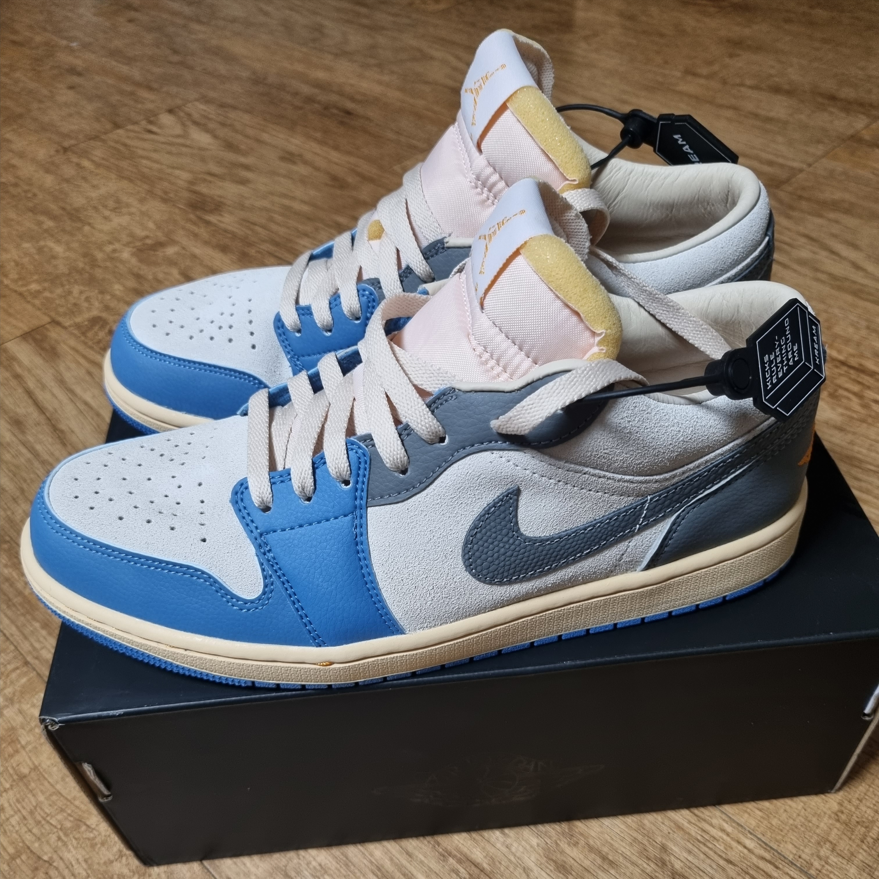 Jordan 1 Low SE Tokyo 96 착용 스타일 - 1