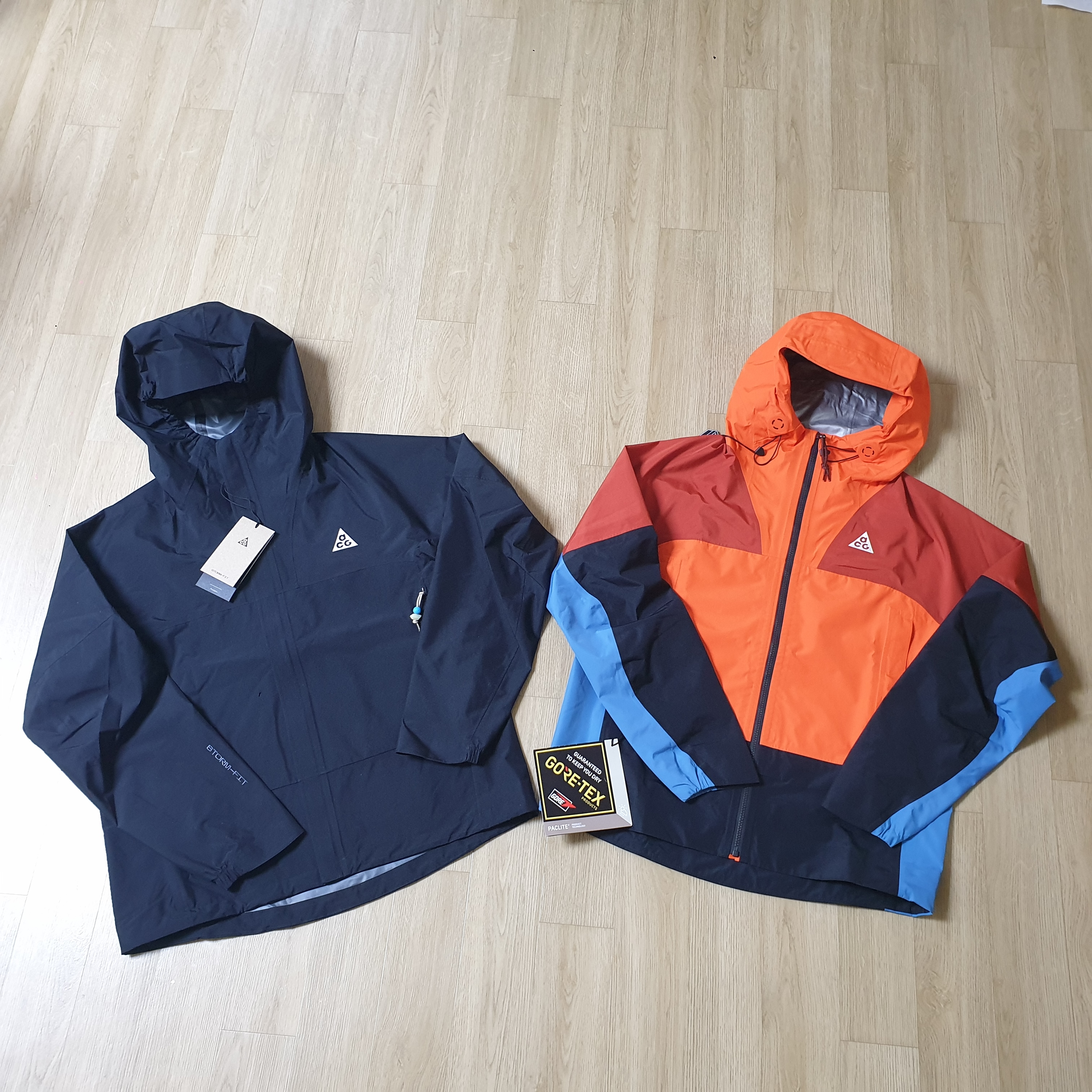 (W) Nike ACG Storm-Fit ADV Chain of Craters Jacket Orange Black Blue - Asia, (W) Nike ACG Storm-Fit Cascade Rains Full Zip Jacket Black - Asia 착용 스타일 - 1