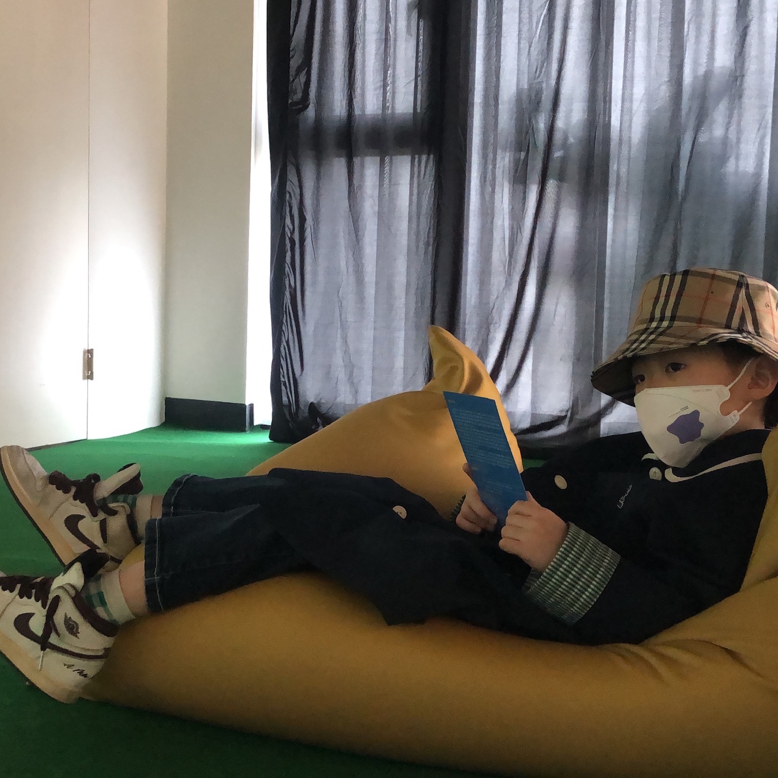 (PS) Jordan 1 x A Ma Maniere Retro High OG SP Burgundy and Sail, (Kids) Burberry Vintage Check Technical Cotton Bucket Hat Archive Beige 착용 스타일 - 4