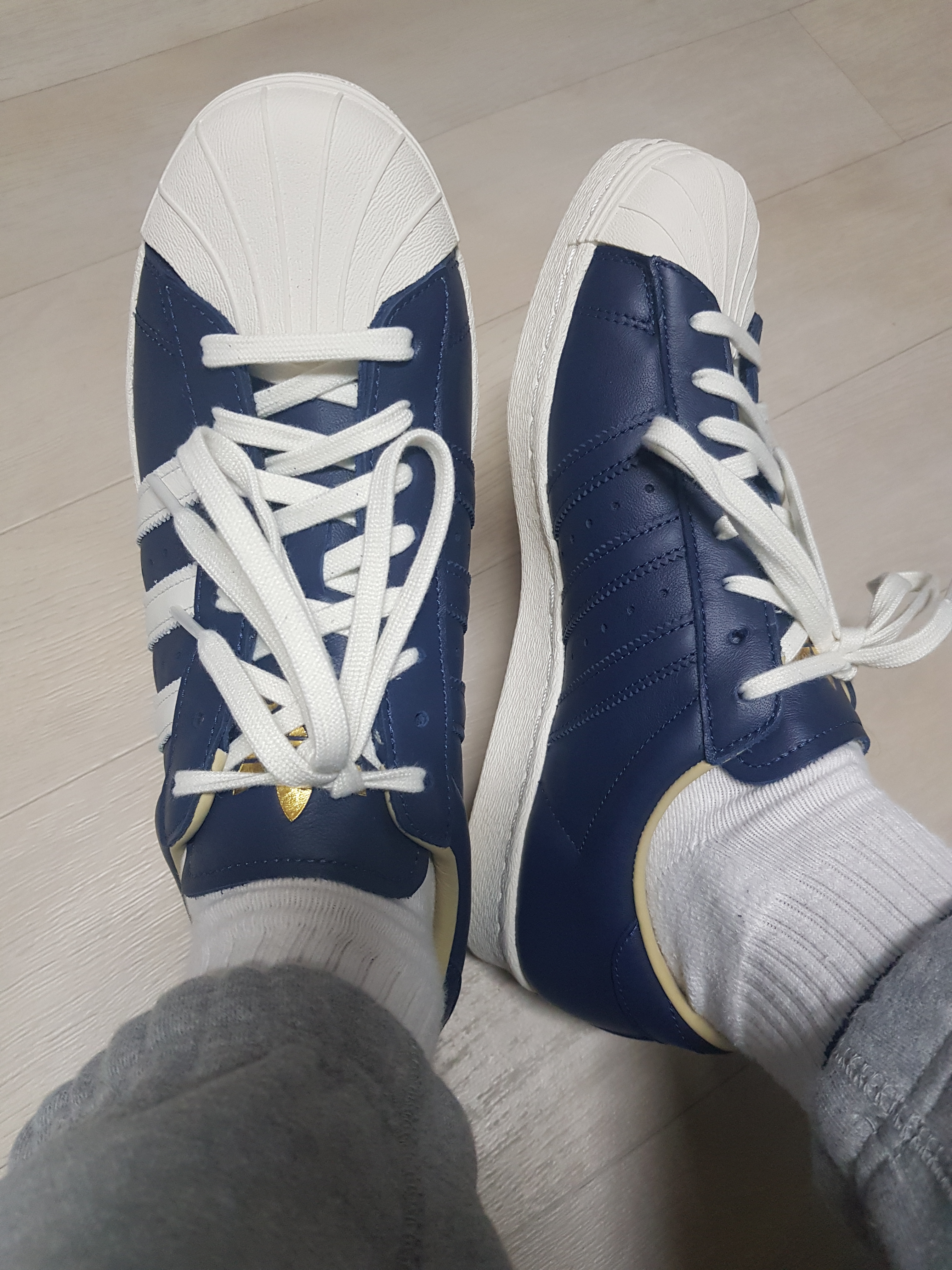 Adidas Superstar 80s Tany Night Indigo Off White 착용 스타일