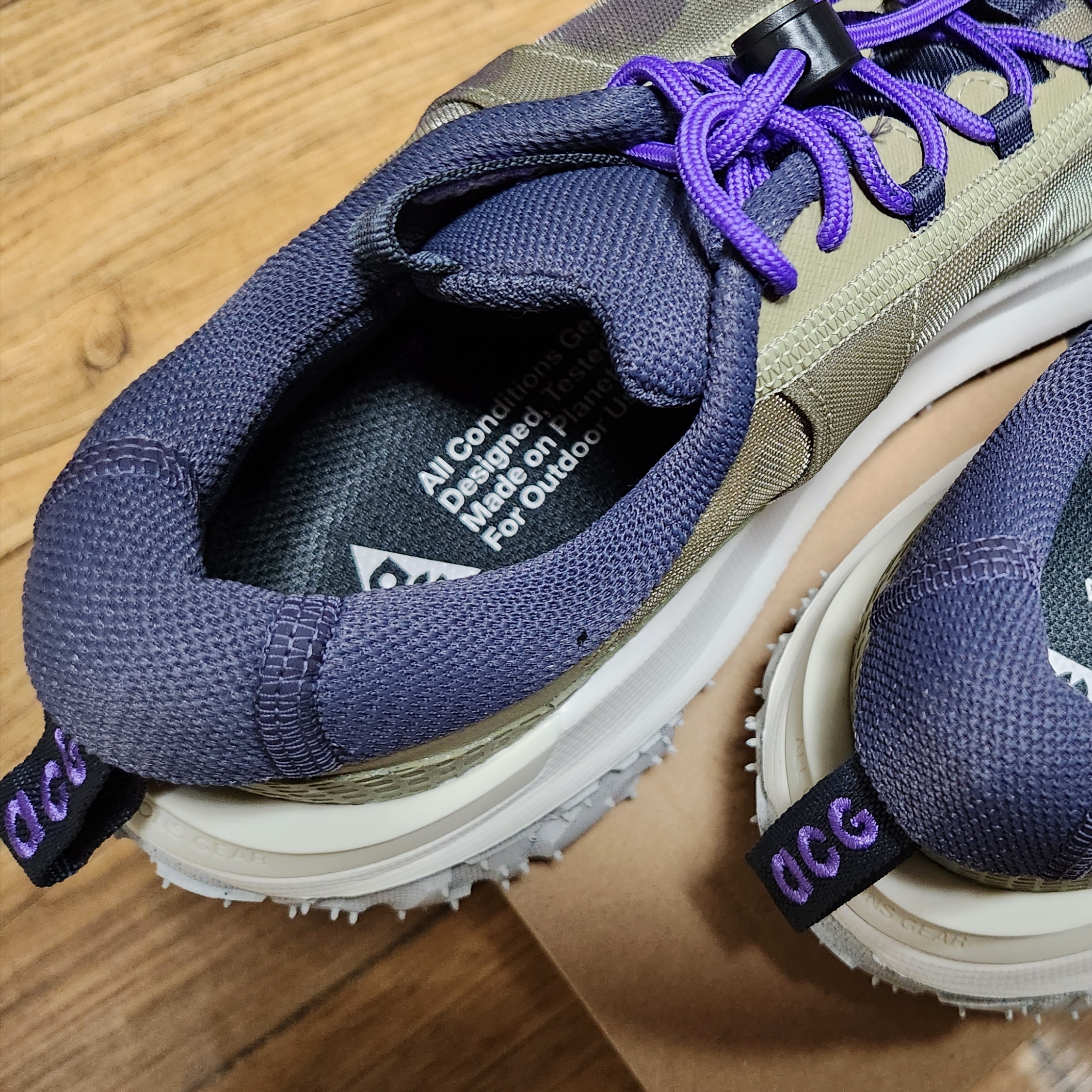 Nike ACG Mountain Fly 2 Low Neutral Olive and Mountain Grape 착용 스타일 - 3