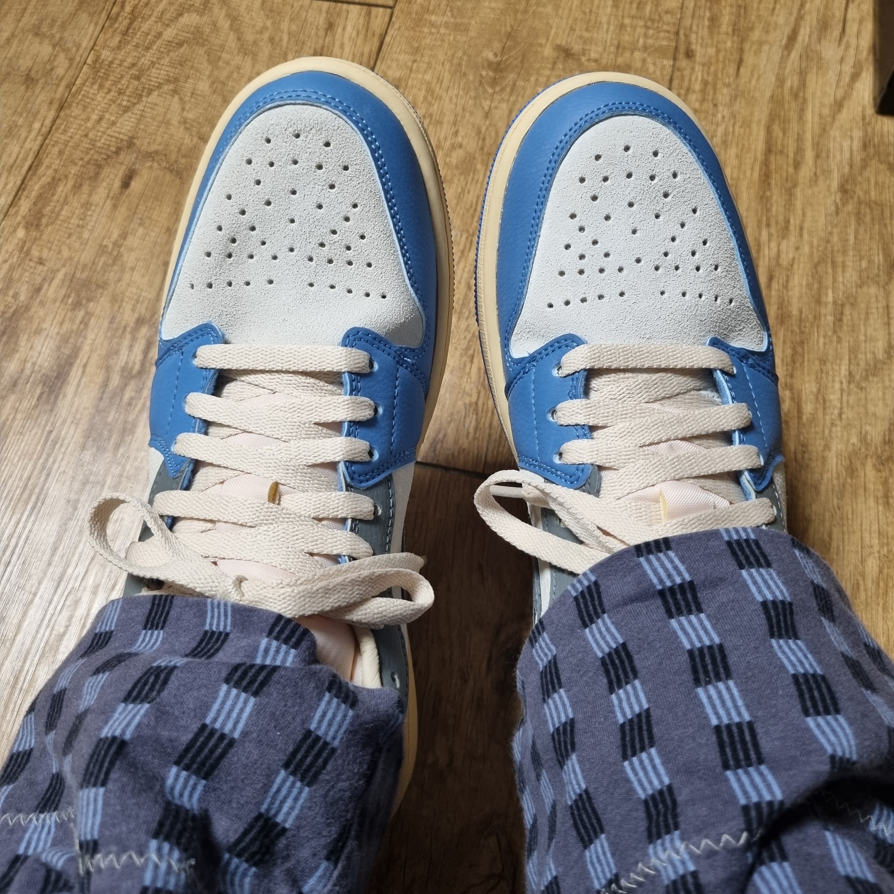 Jordan 1 Low SE Tokyo 96 착용 스타일 - 3