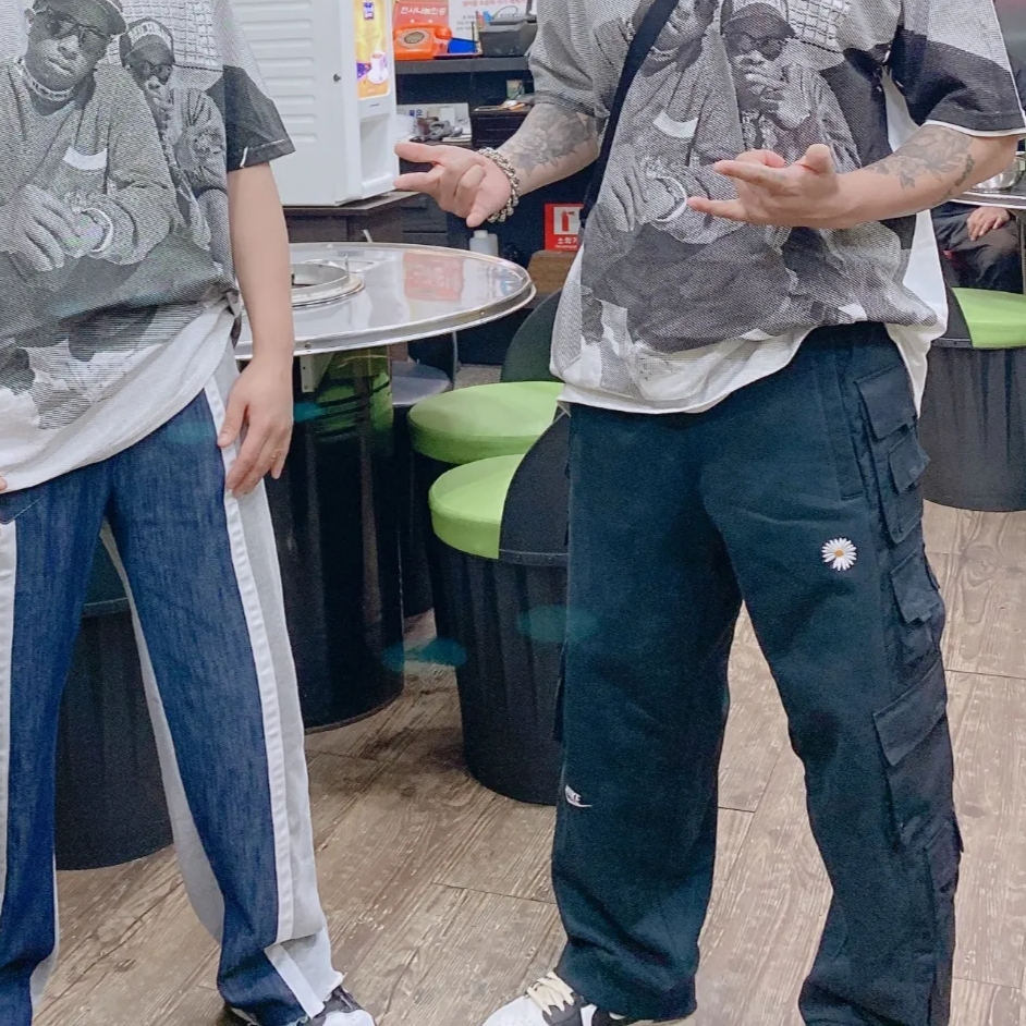Stussy x Gang Starr T-Shirt White, Nike x Peaceminusone Wide Pants Black (DR0096-010) 착용 스타일 - 2
