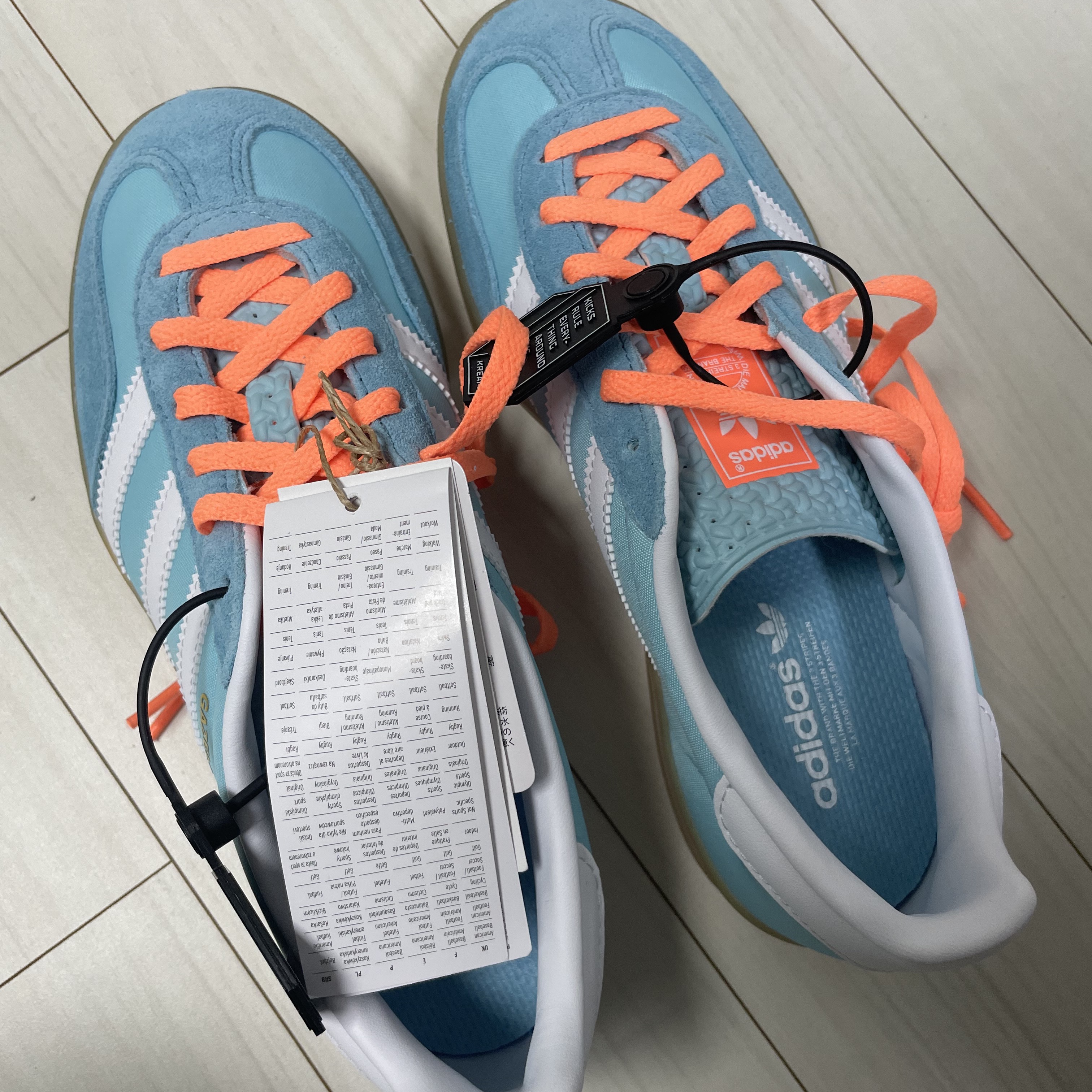 Adidas Gazelle Indoor Preloved Blue White 착용 스타일 - 2