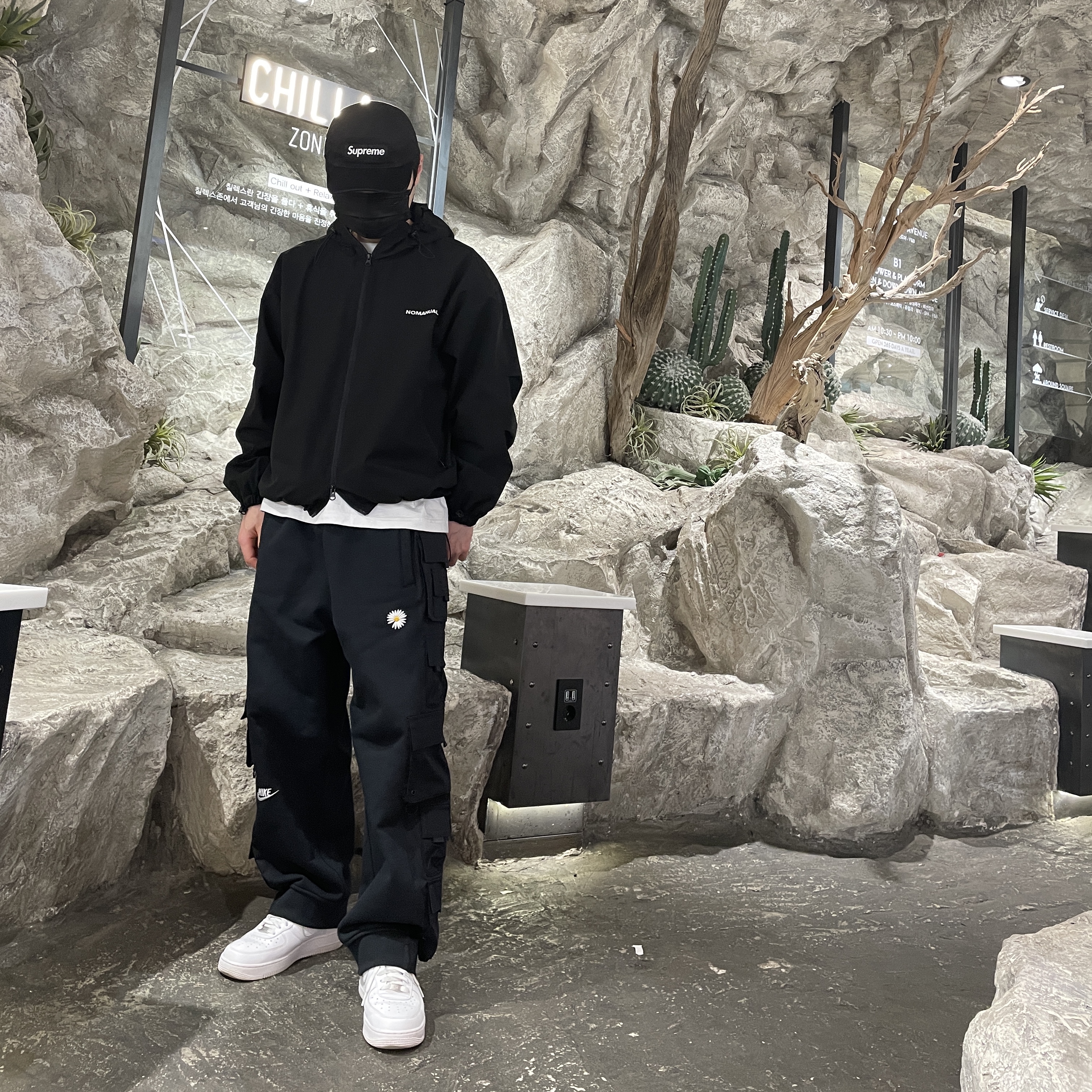 Nike x Peaceminusone Wide Pants Black (DR0096-010) 착용 스타일 - 2