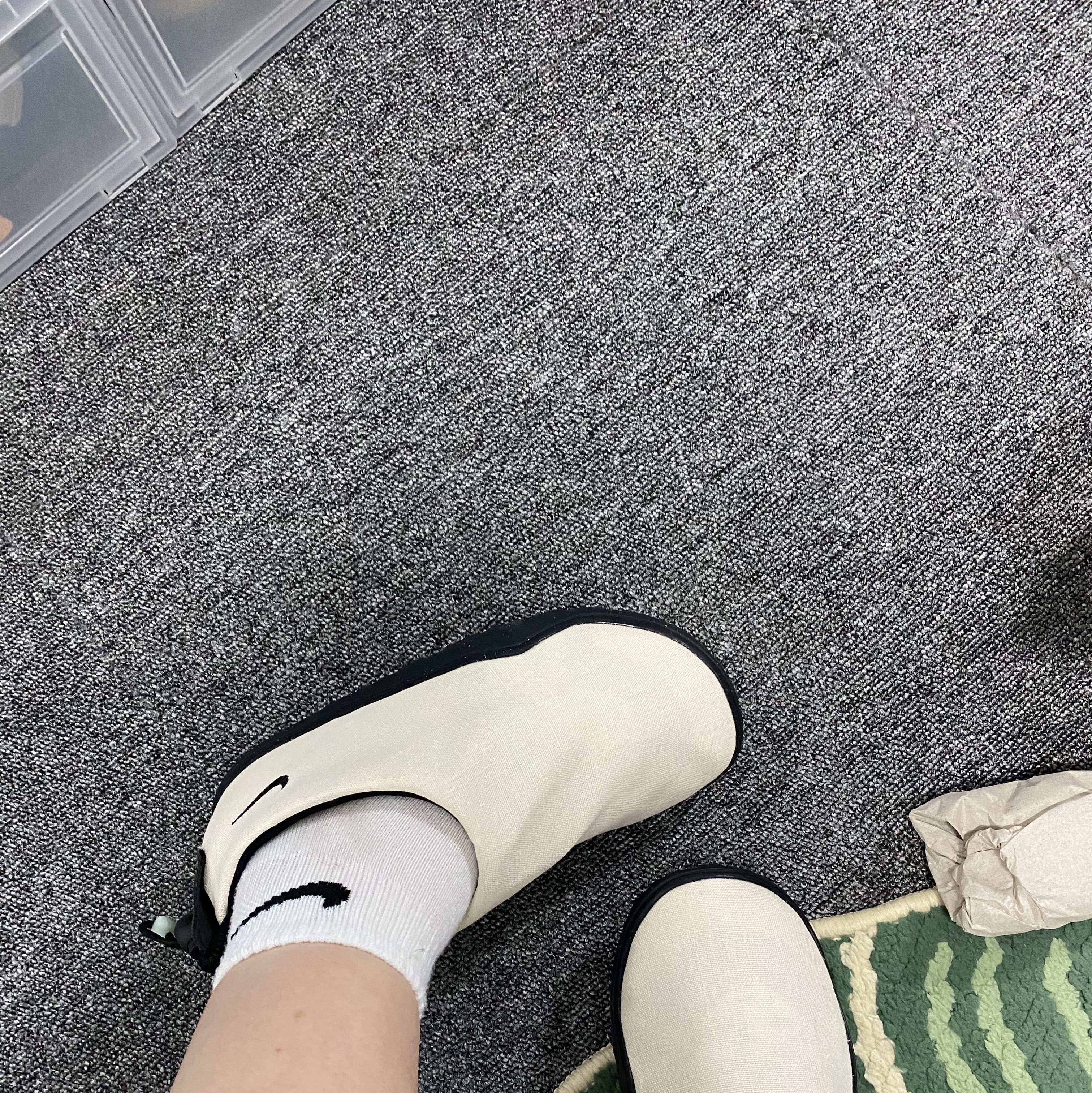 Nike ACG Moc Summit White and Black 착용 스타일 - 2