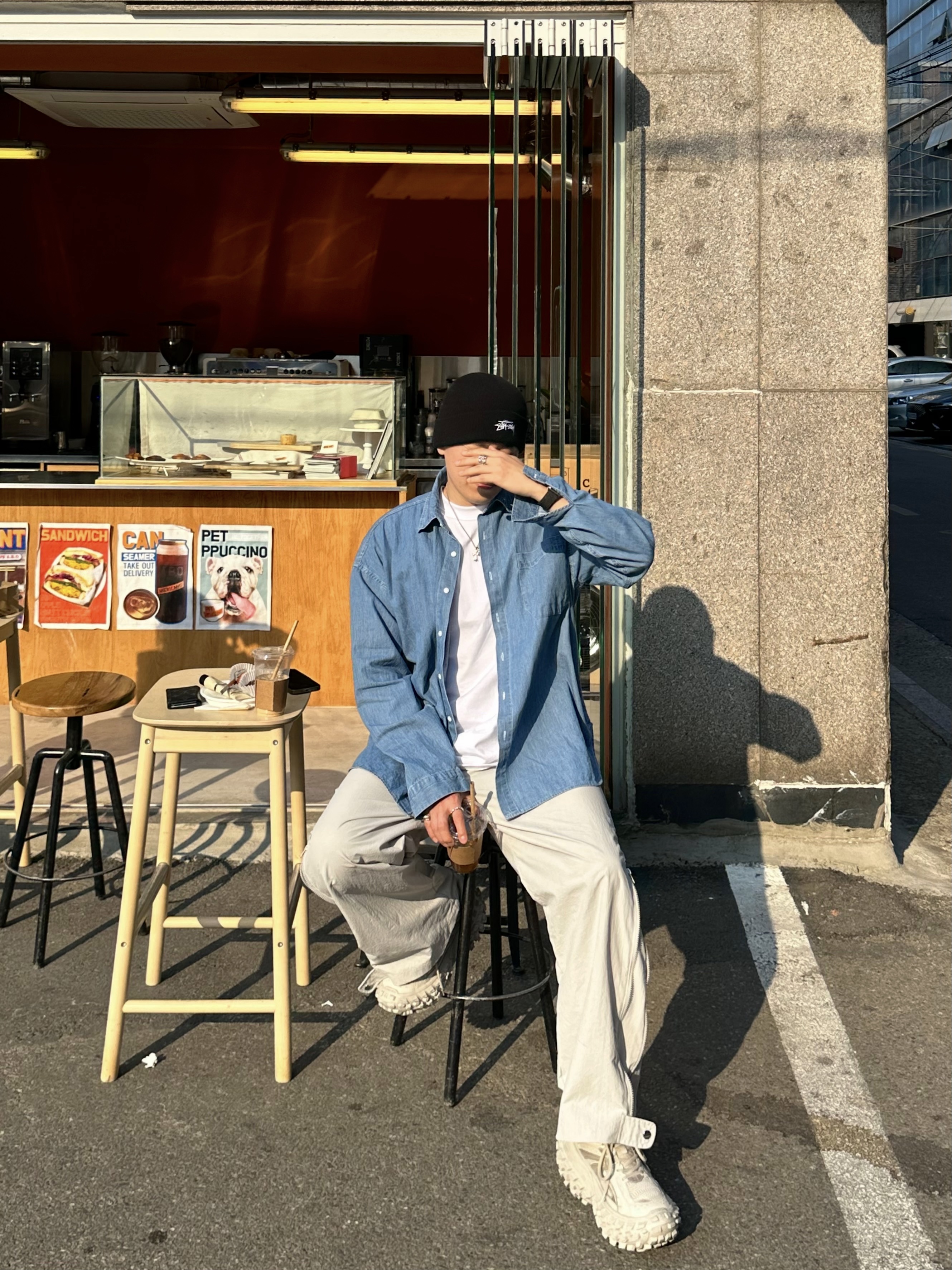 Balenciaga Defender Sneakers Beige, Stussy Basic Skullcap Beanie Black 착용 스타일 - 2