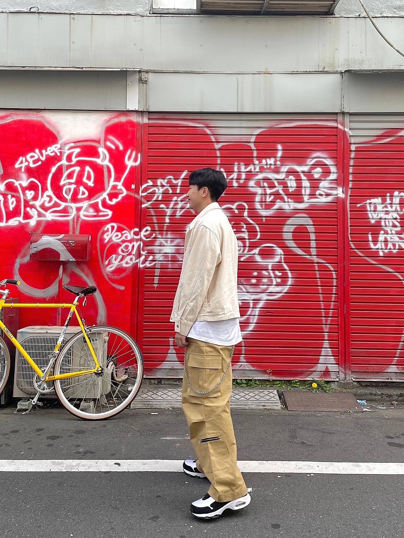 Nike x Comme des Garcons Homme Plus Air Max Sunder SP White Black, Stussy World Tour T-Shirt White 착용 스타일 - 3