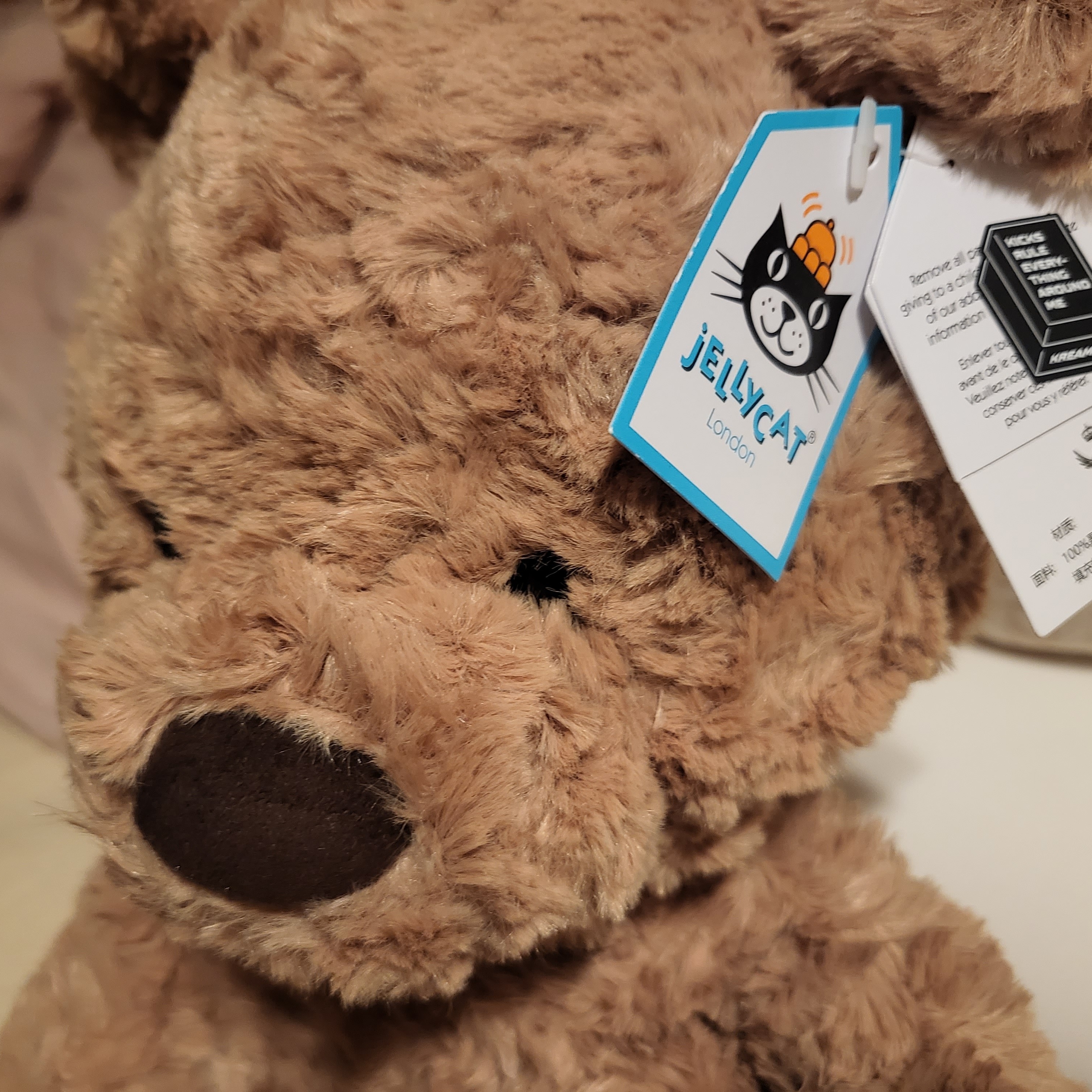 Jellycat Bumbly Bear Medium Brown 착용 스타일 - 1