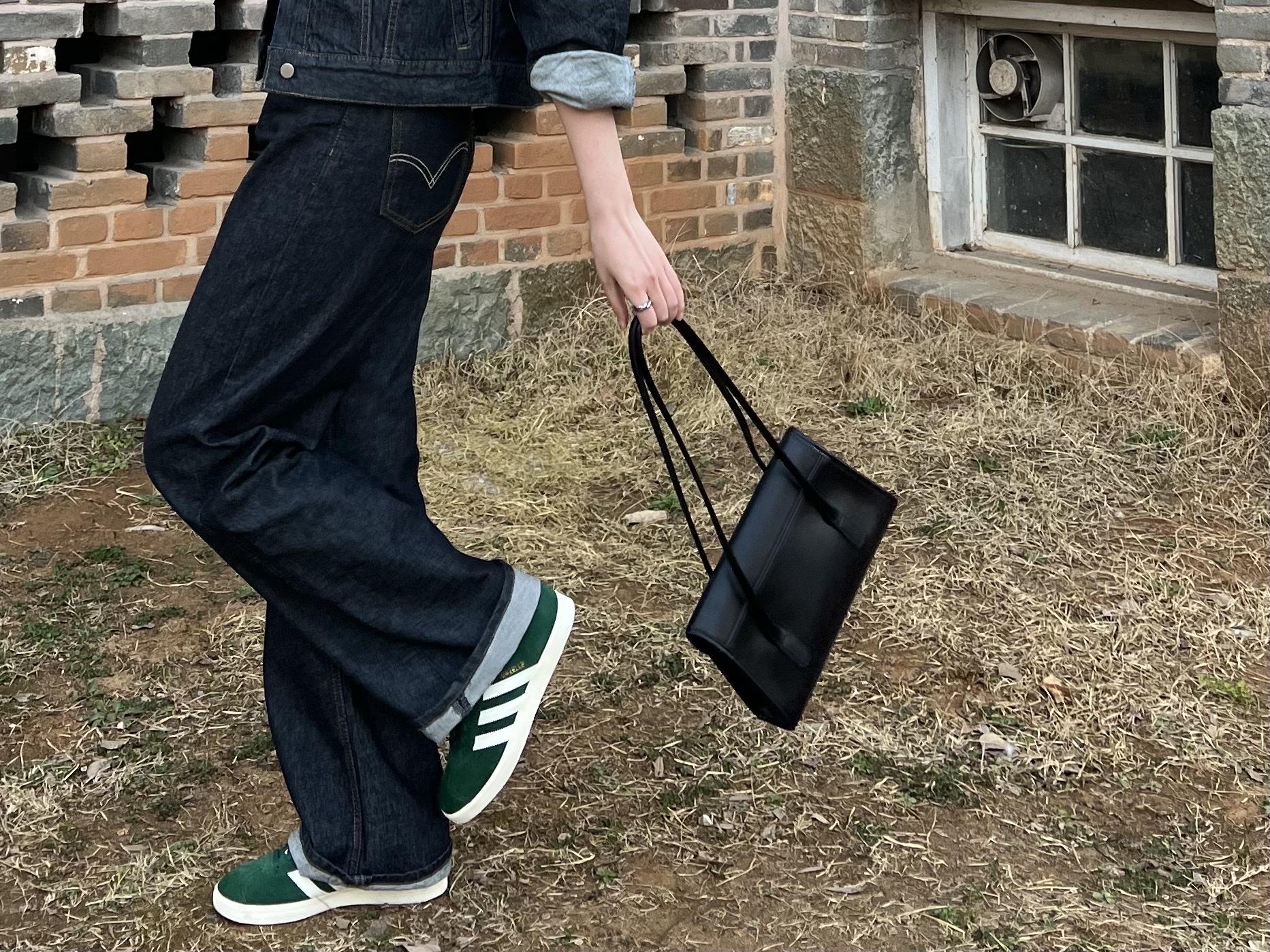 Adidas Gazelle Dark Green Cream White 착용 스타일