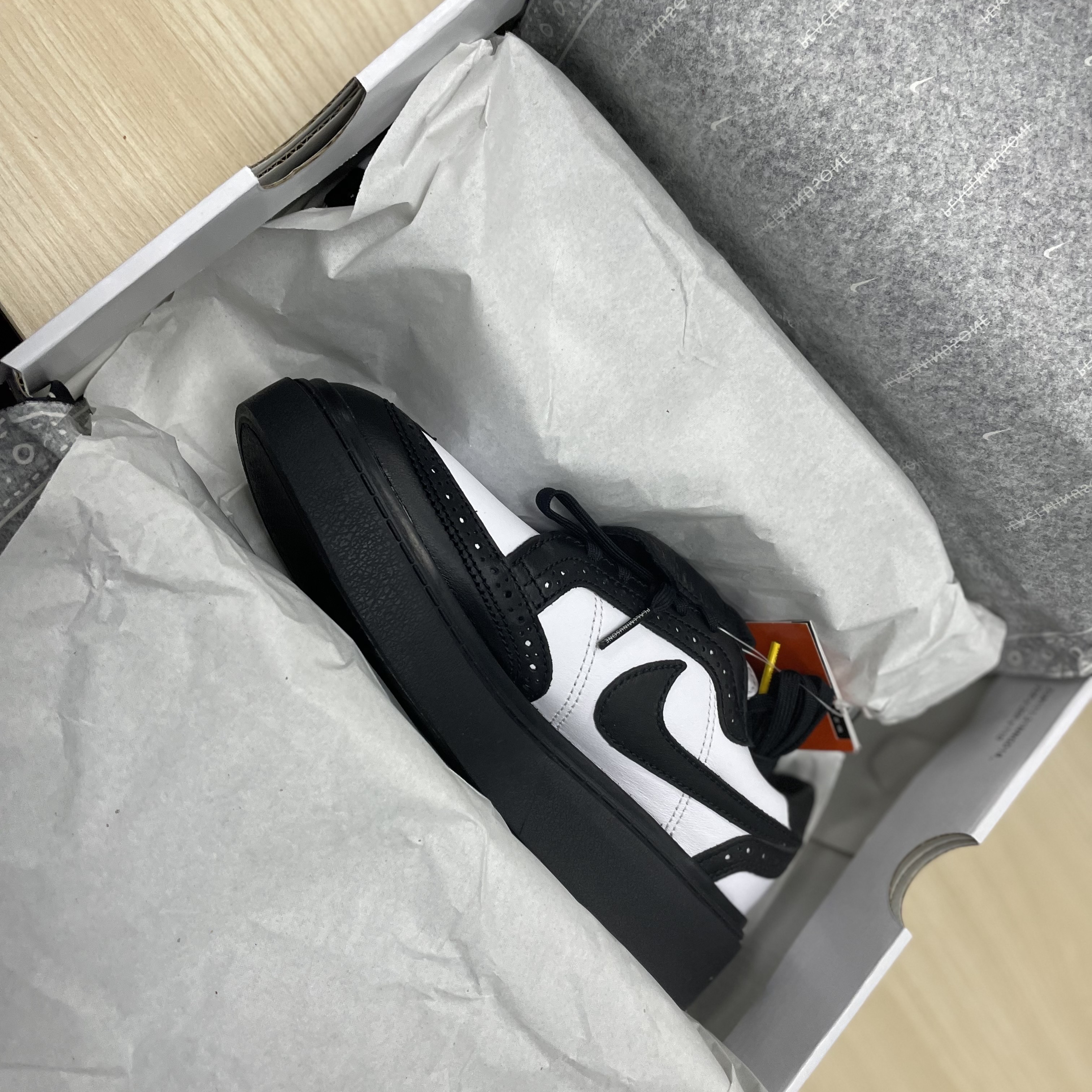 Nike x Peaceminusone Kwondo1 Black and White 착용 스타일 - 3