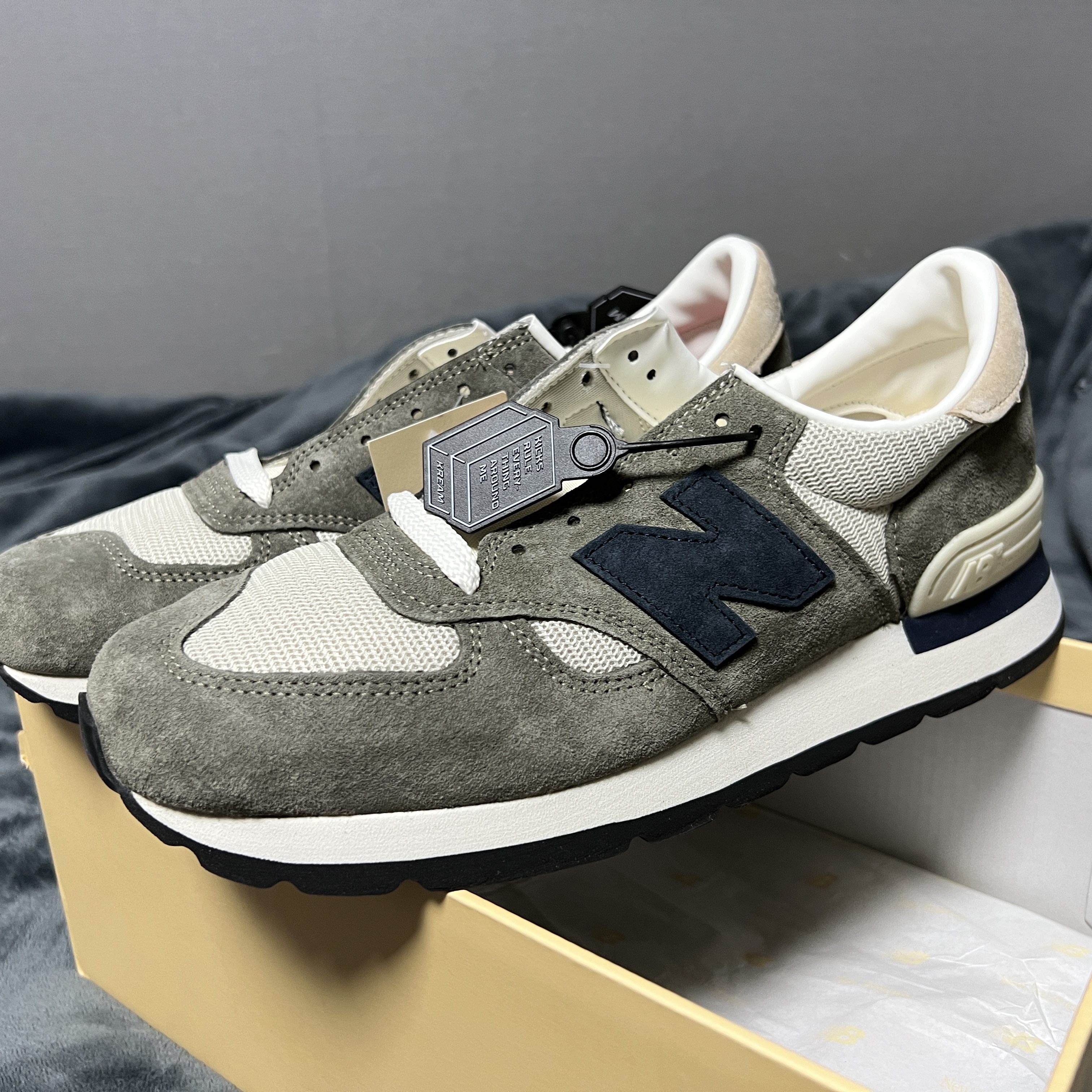 New Balance 990v1 Made in USA Olive 착용 스타일 - 2