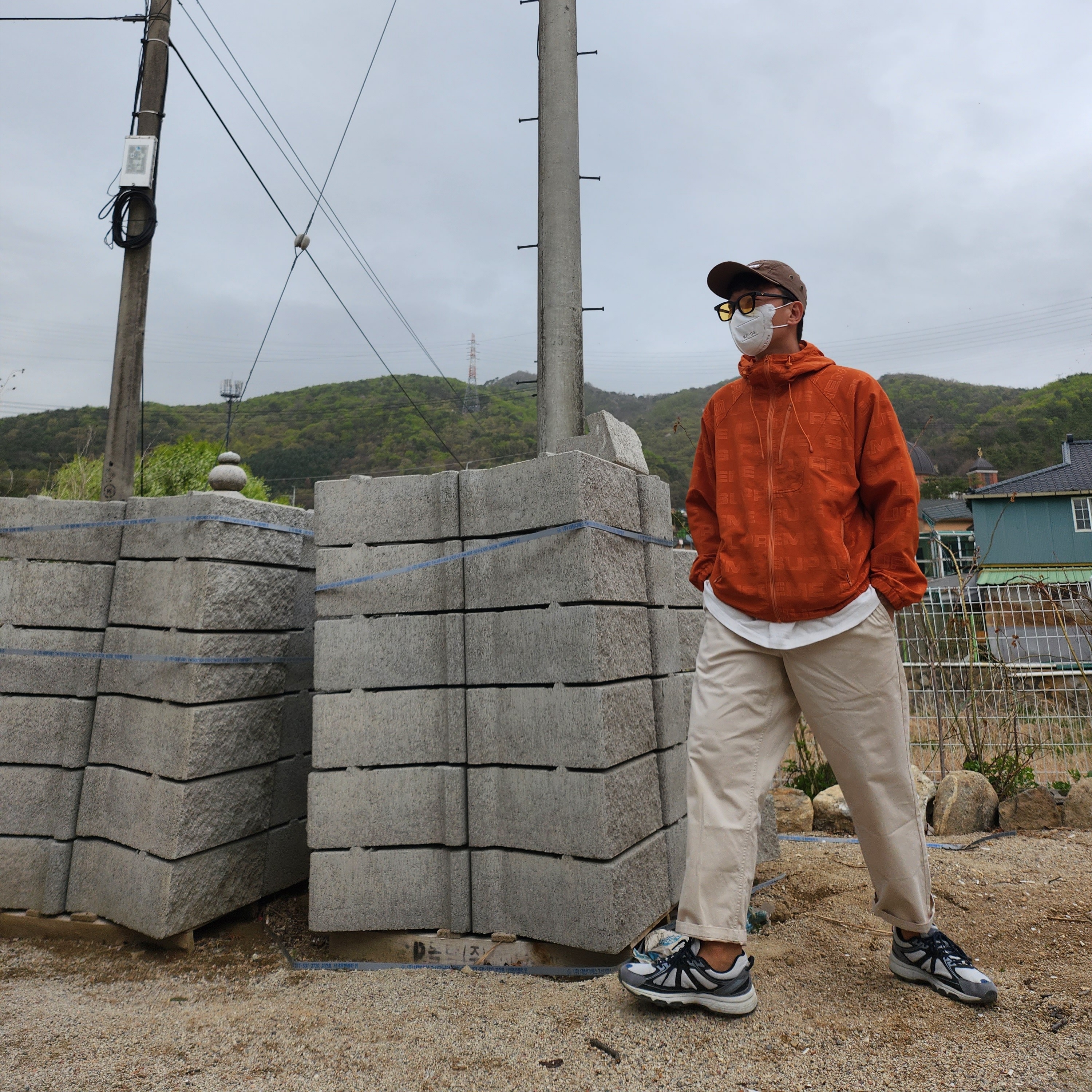 Supreme Logo Ripstop Hooded Track Jacket Orange - 21FW, Asics Gel-Venture 6 SPS Glacier Grey 착용 스타일 - 2