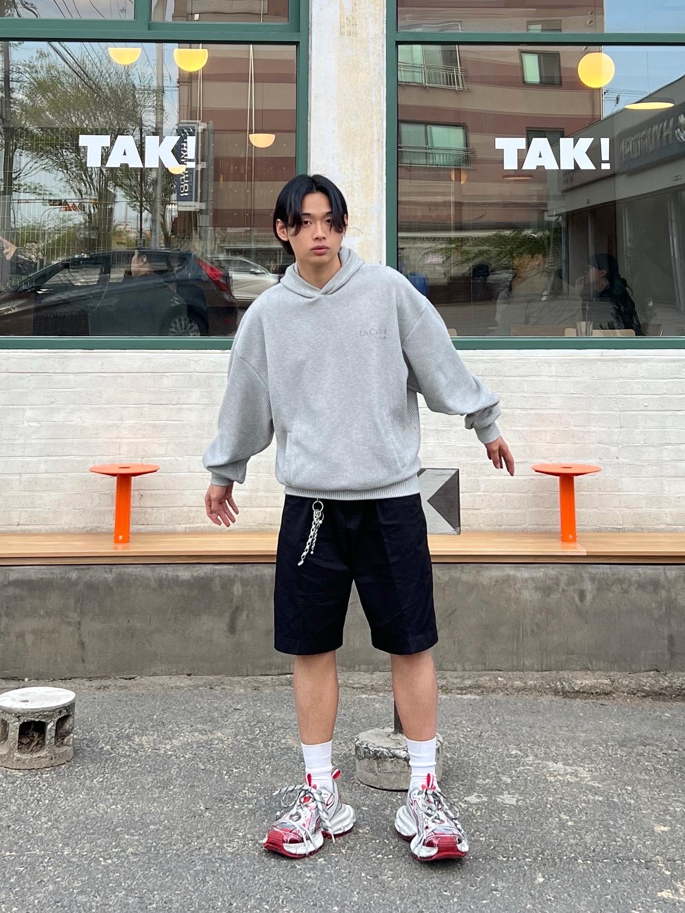 Balenciaga 3XL Sneakers White Red 착용 스타일 - 2