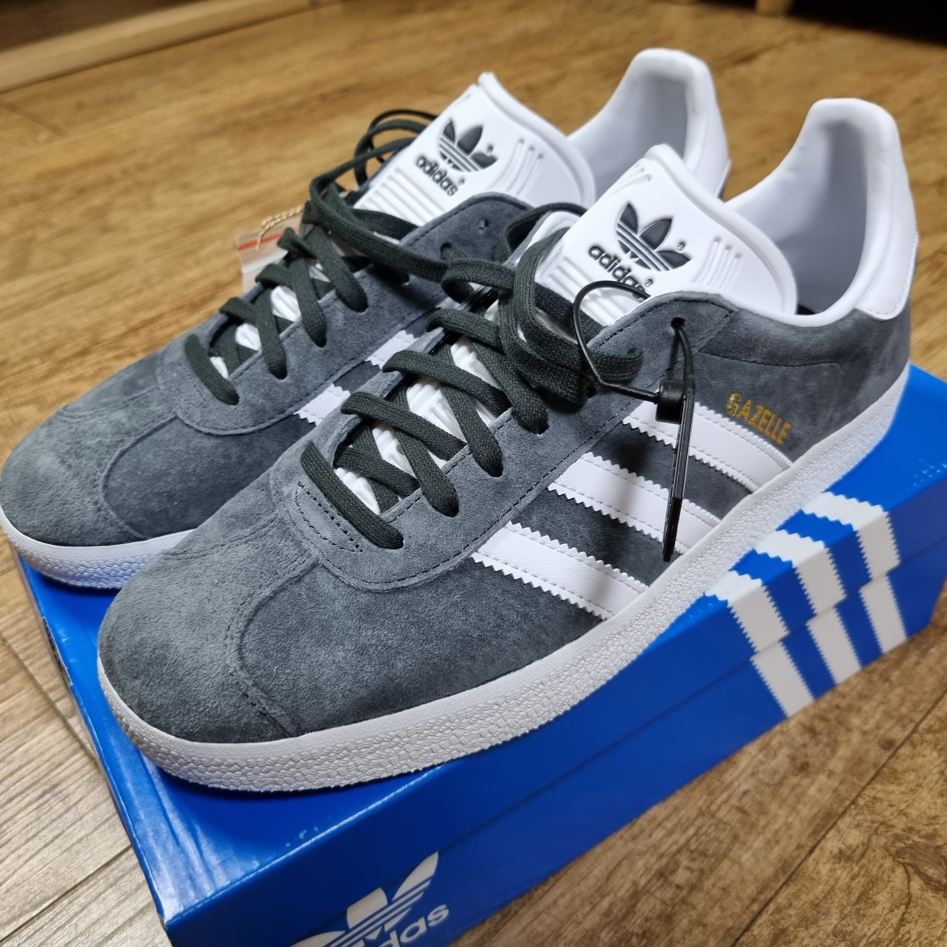 Adidas Gazelle Solid Grey 착용 스타일 - 1