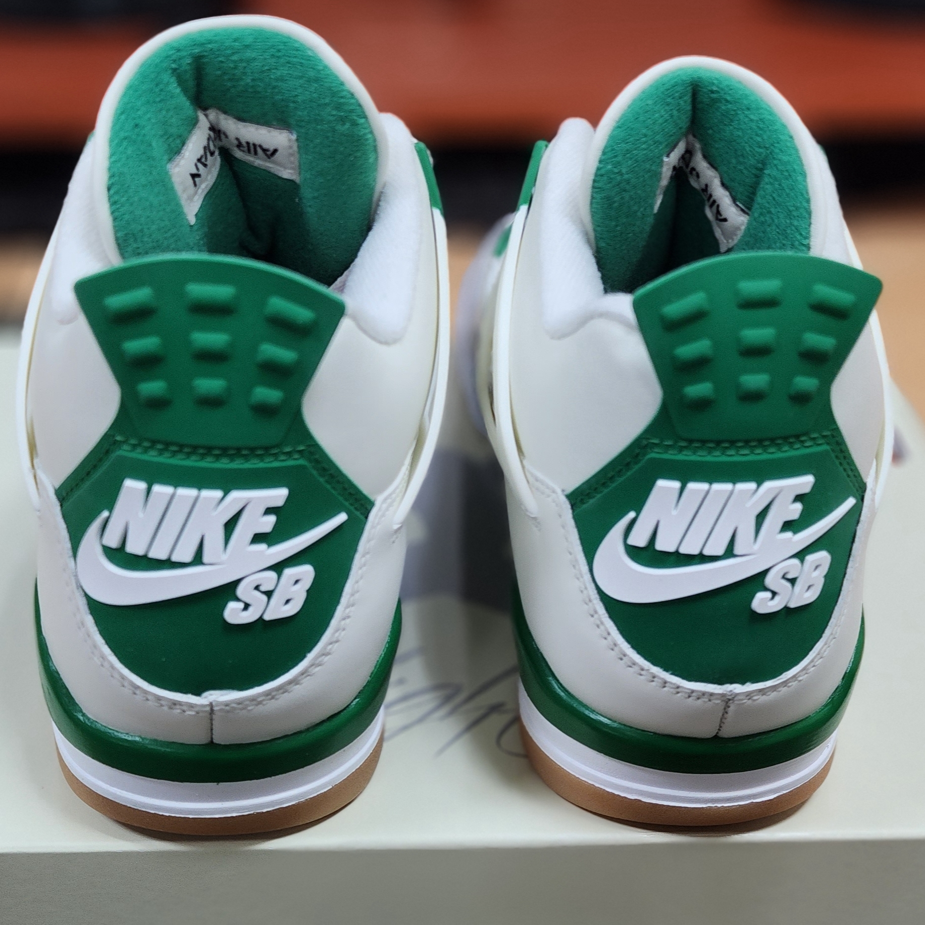 Jordan 4 x Nike SB Retro SP Pine Green 착용 스타일 - 4