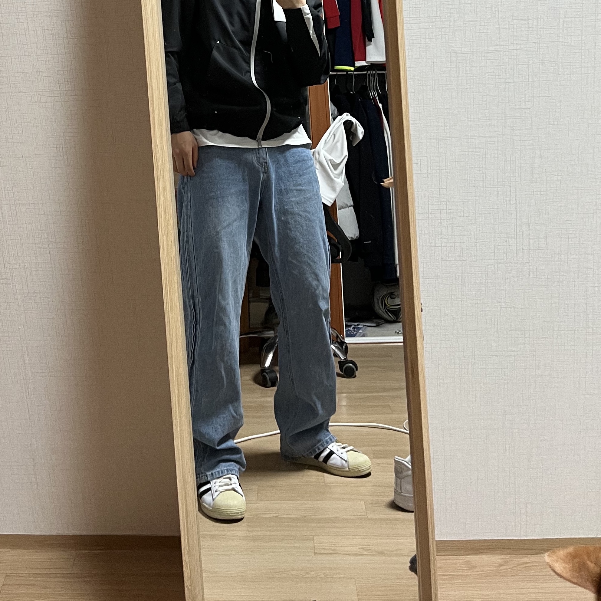 Adidas Superstar Premium White Black 착용 스타일
