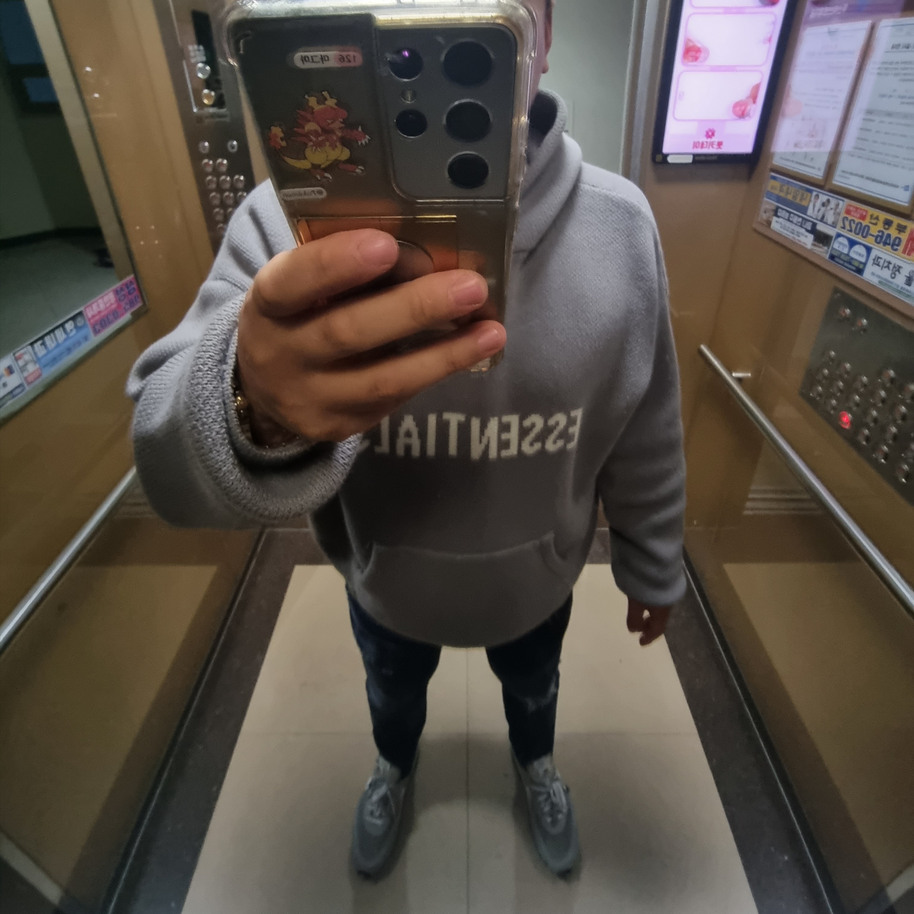 Essentials Knit Pullover Hoodie Pebble - Nordstrom Exclusive, Nike x Sacai x Fragment LDWaffle Light Smoke Grey 착용 스타일 - 2
