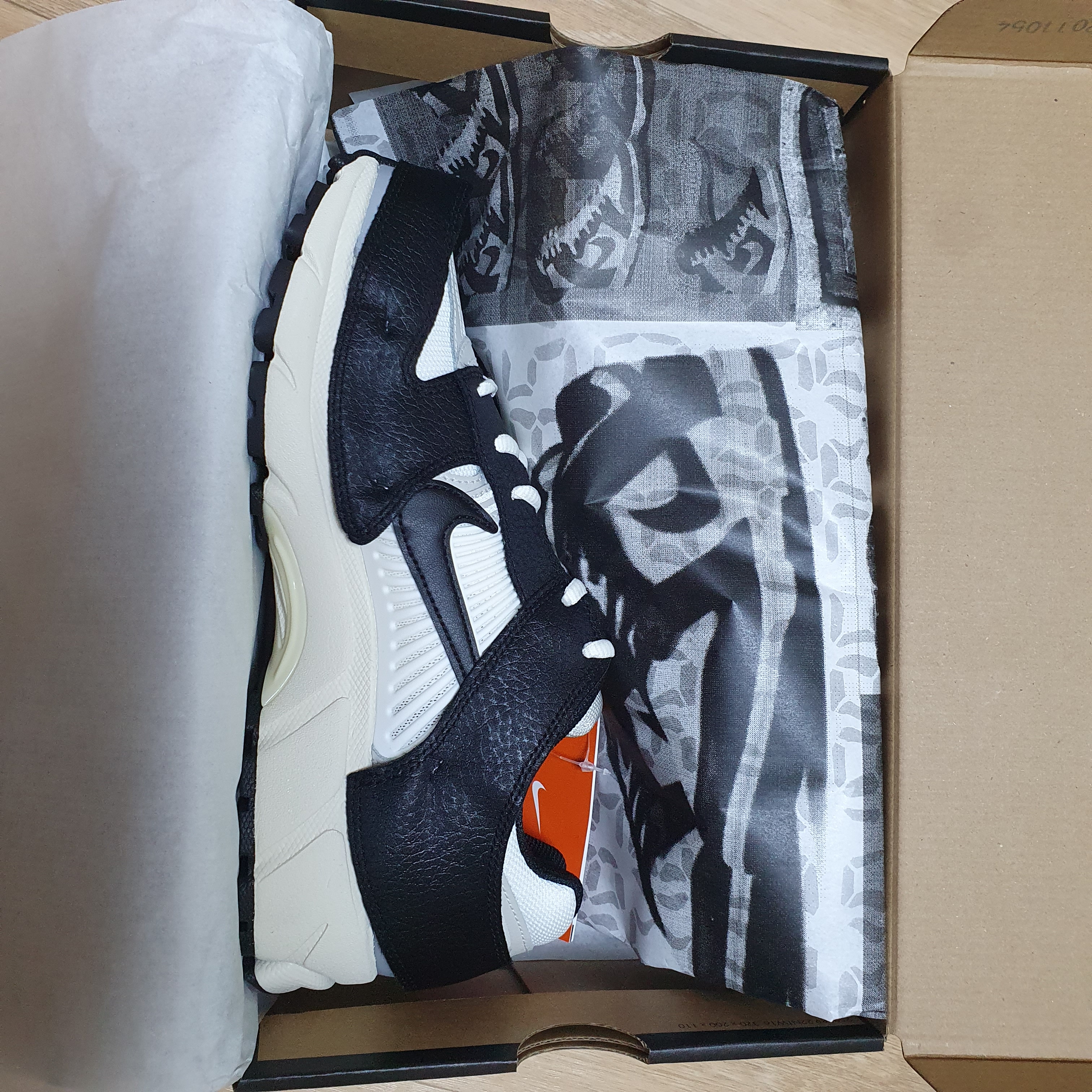 (W) Nike Zoom Vomero 5 Wolf Grey and Black 착용 스타일 - 1