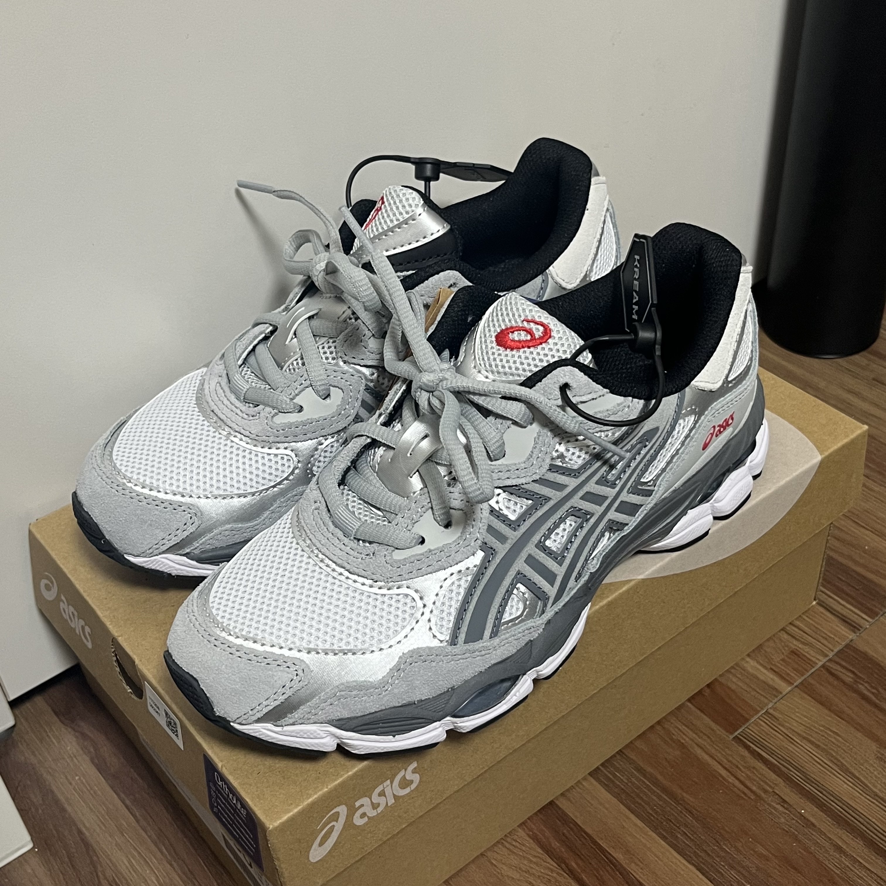 Asics Gel-NYC White Steel Grey 착용 스타일 - 2