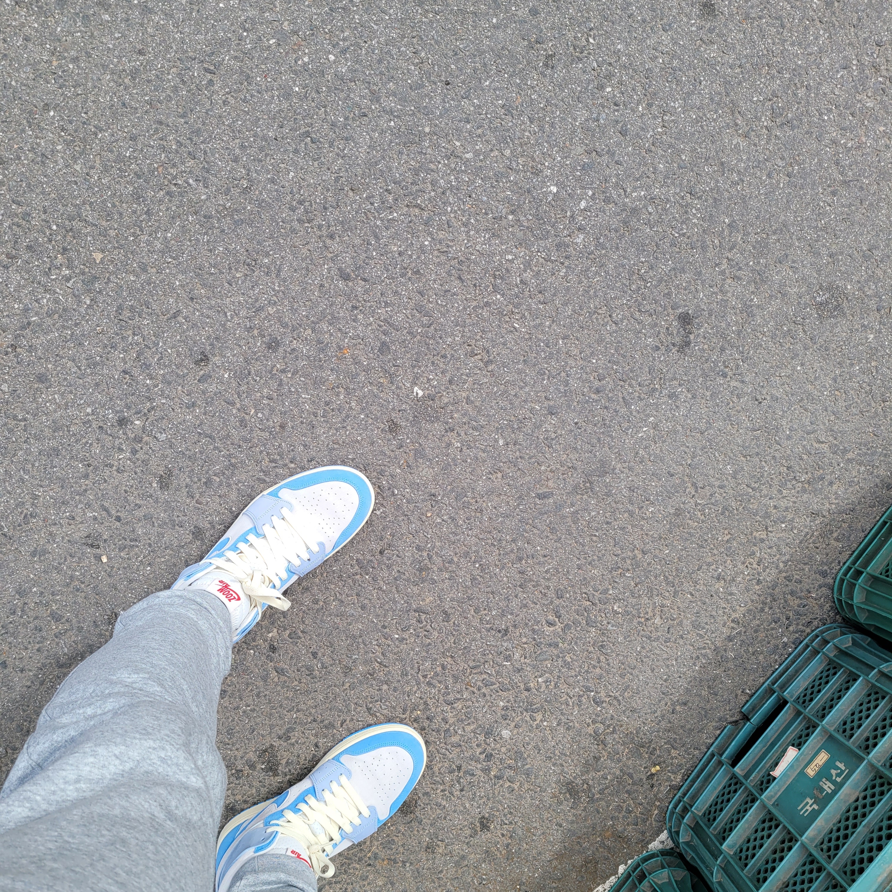 (W) Jordan 1 Zoom Air CMFT 2 Phantom University Blue 착용 스타일 - 1