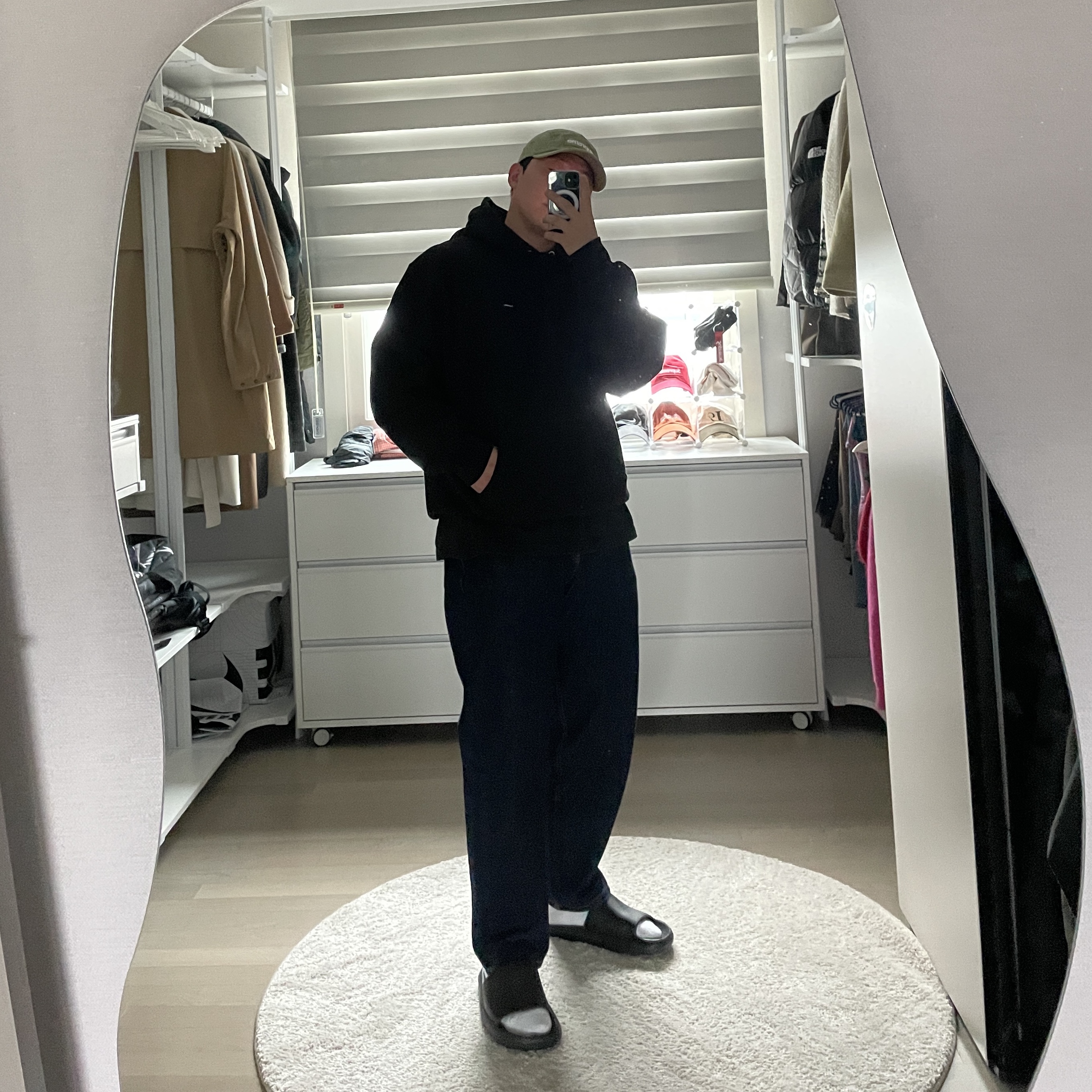 Supreme Small Box Hooded Sweatshirt Black - 23SS, Supreme Washed Chino Twill Camp Cap Olive - 23SS 착용 스타일 - 1