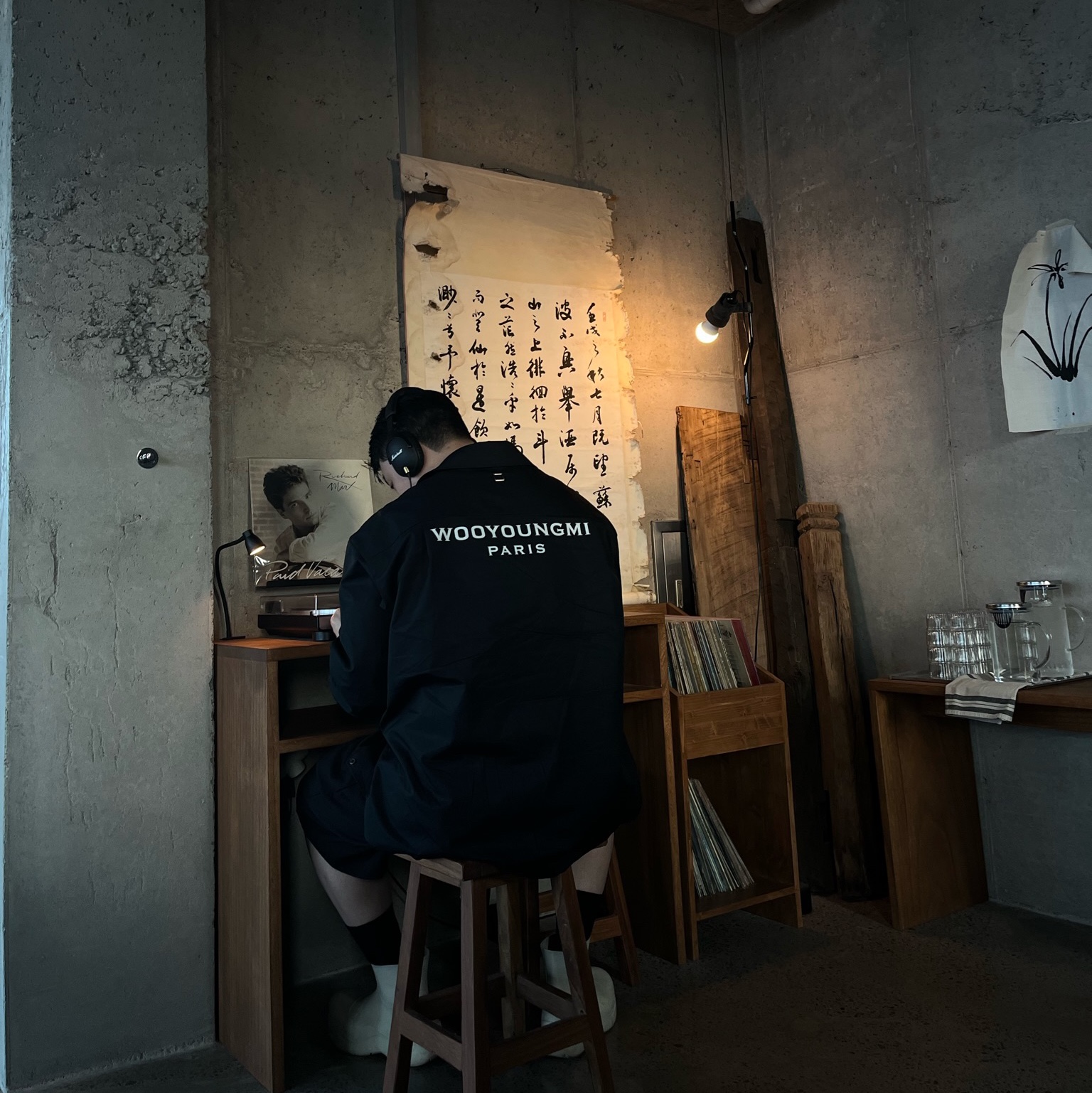 Wooyoungmi Cotton Back Logo Shirt Black 착용 스타일