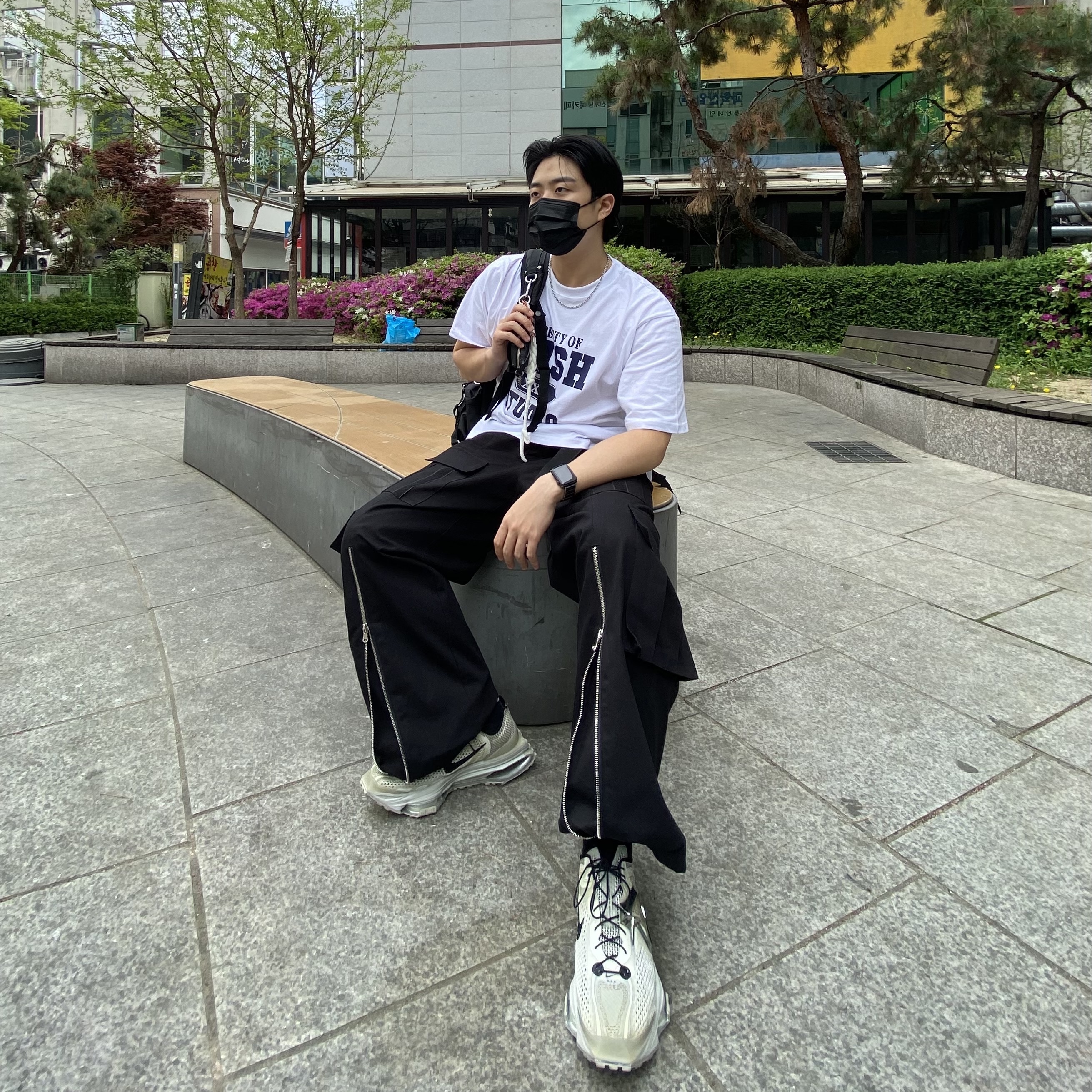 [KREAM 단독] AOP Tetsdo 6 Rail Cargo Pants Black, Nike x Matthew M Williams Zoom 004 Stone 착용 스타일
