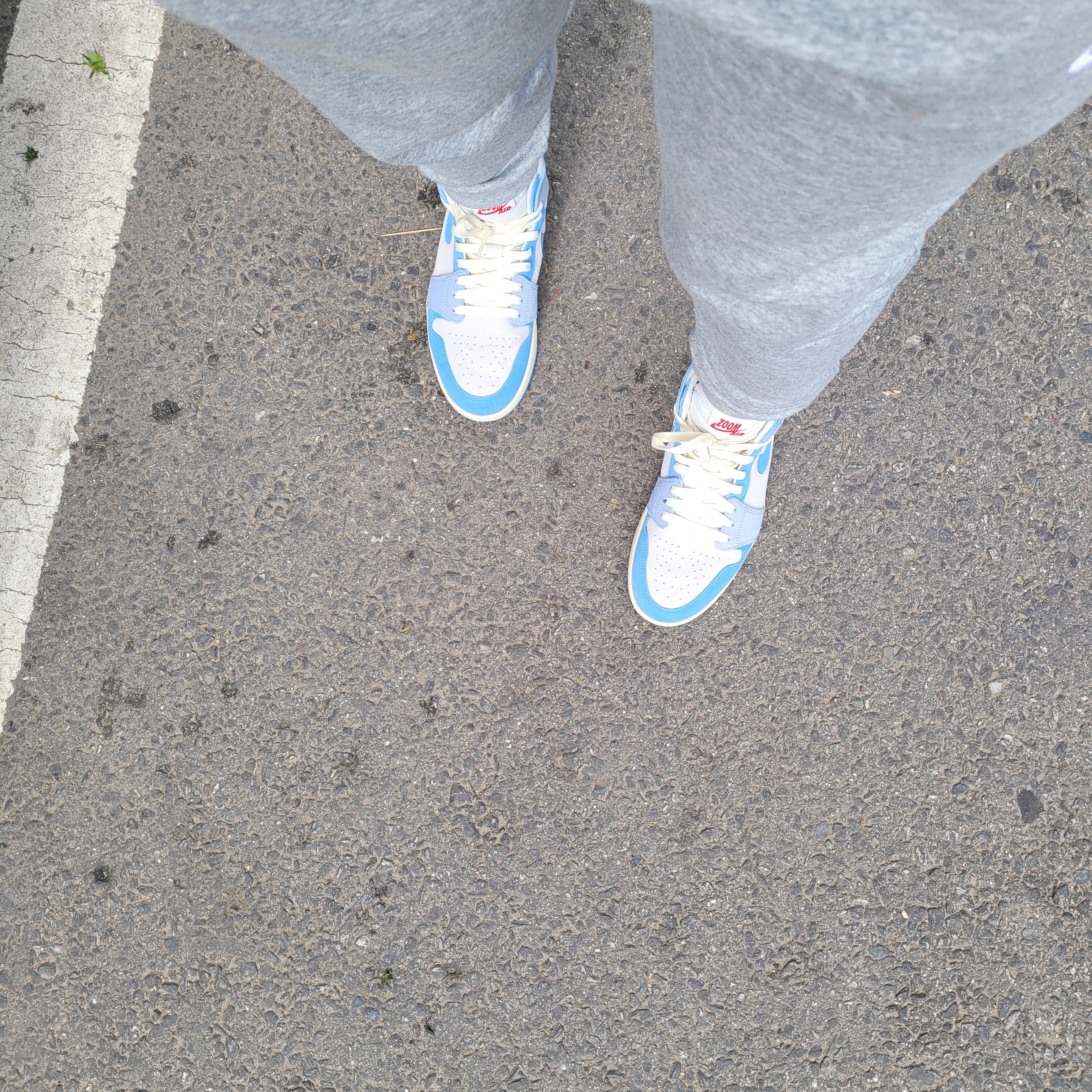 (W) Jordan 1 Zoom Air CMFT 2 Phantom University Blue 착용 스타일 - 3