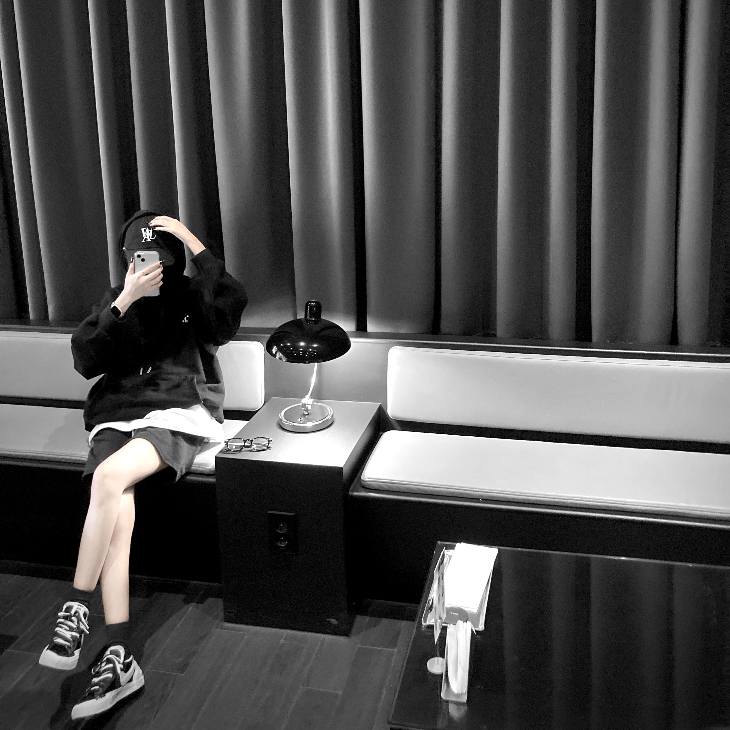 Nike x Sacai Blazer Low Black Patent Leather, Apple iPhone 13 256GB Starlight (Korean Ver.) 착용 스타일 - 2