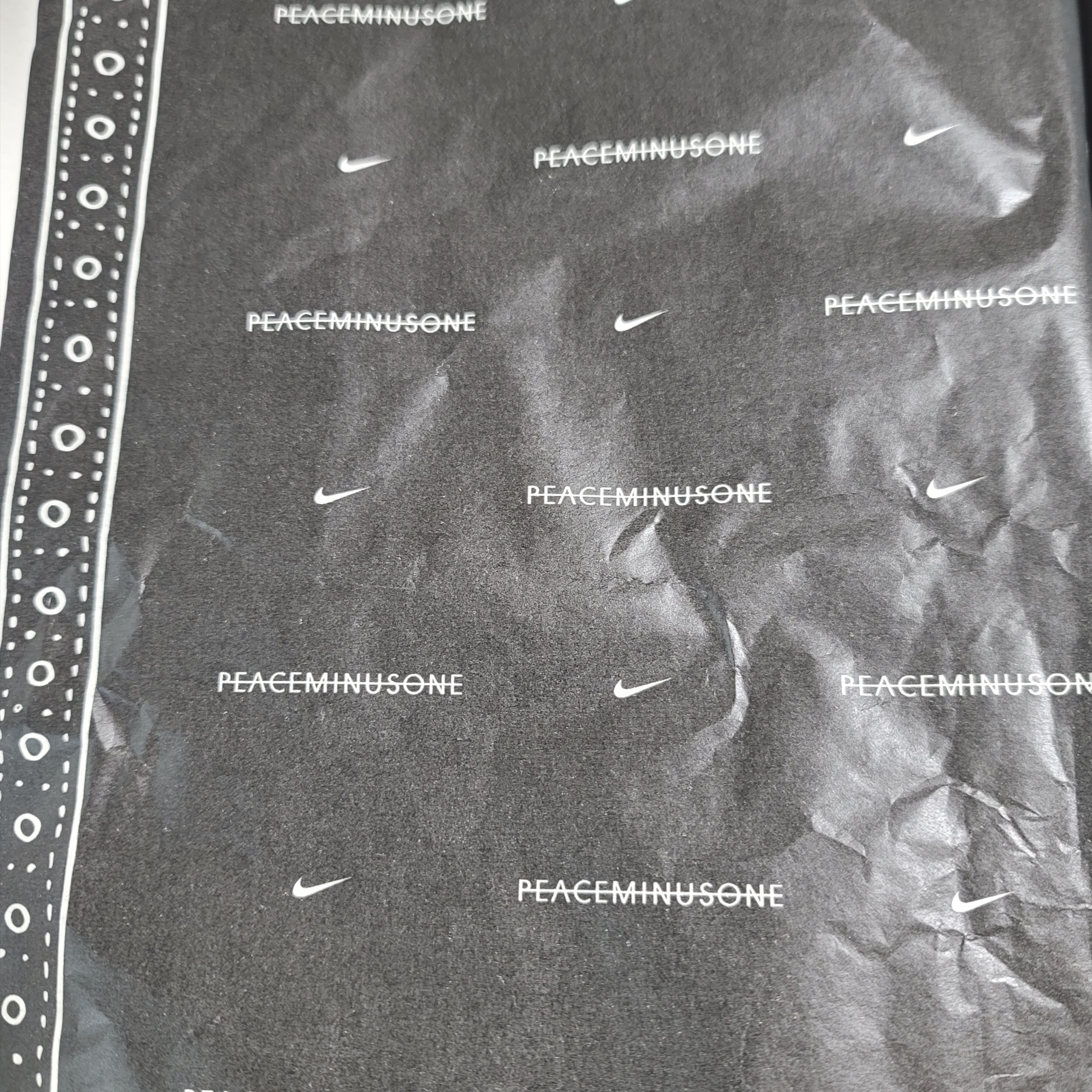 Nike x Peaceminusone Kwondo1 Black and White 착용 스타일 - 4