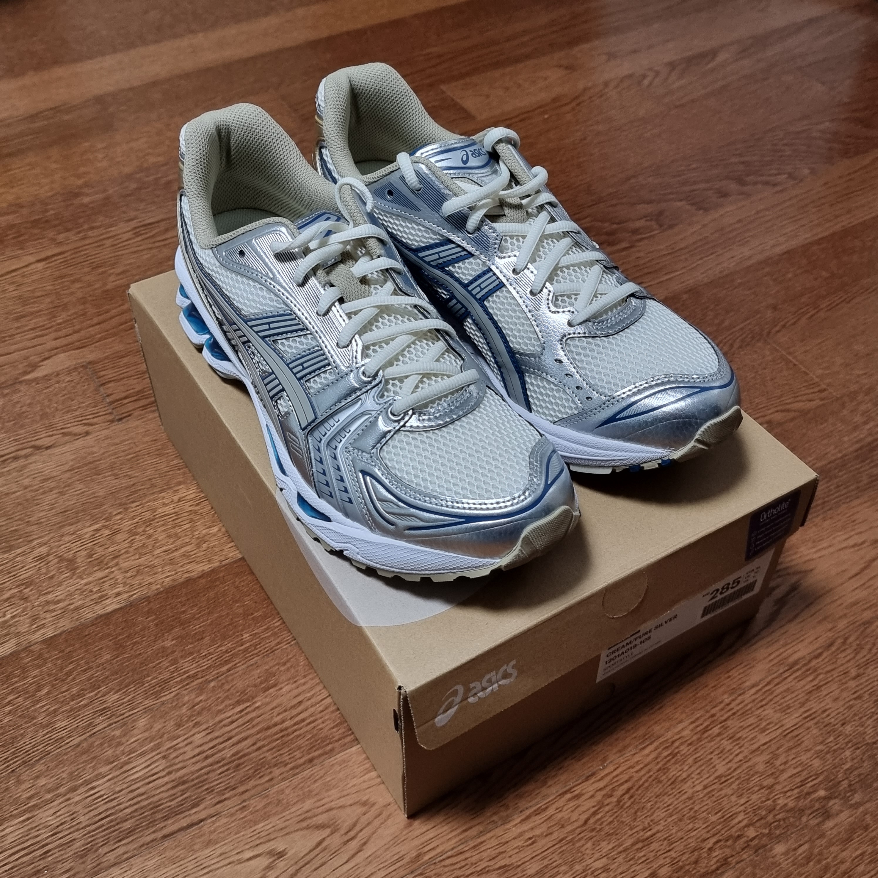 Asics Gel-Kayano 14 Cream Pure Silver 착용 스타일