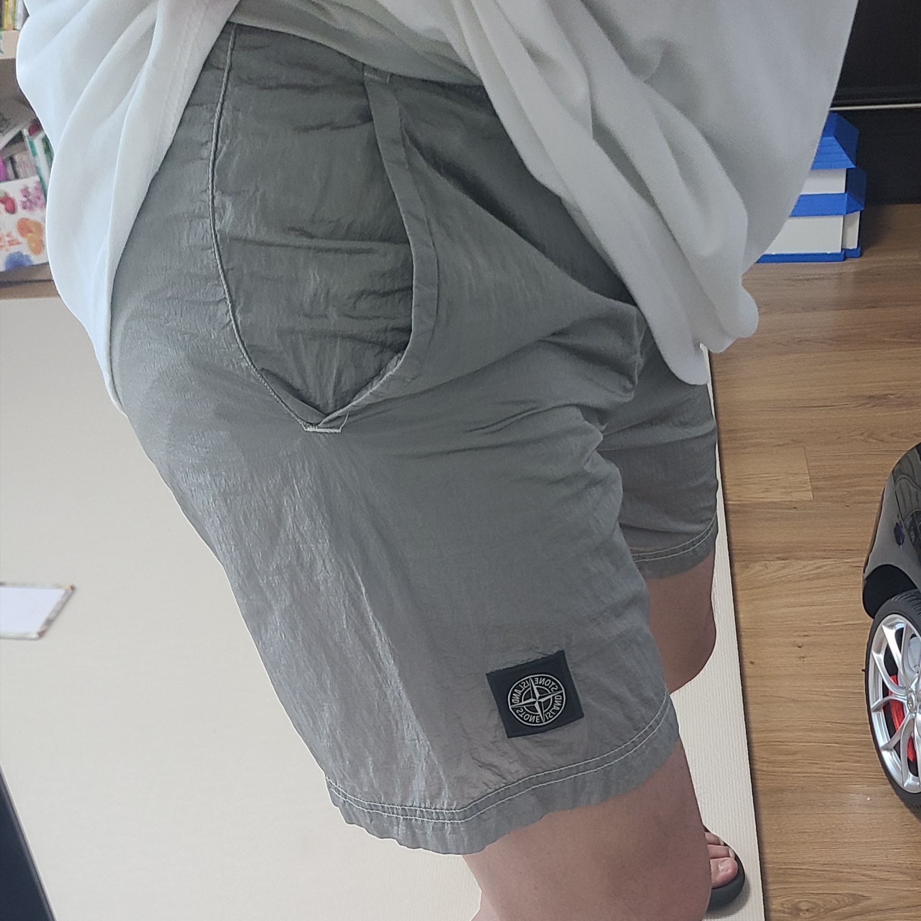 Stone Island B0943 Nylon Metal in Econyl Regenerated Nylon Swimming Trunk Light Grey - 22FW 착용 스타일
