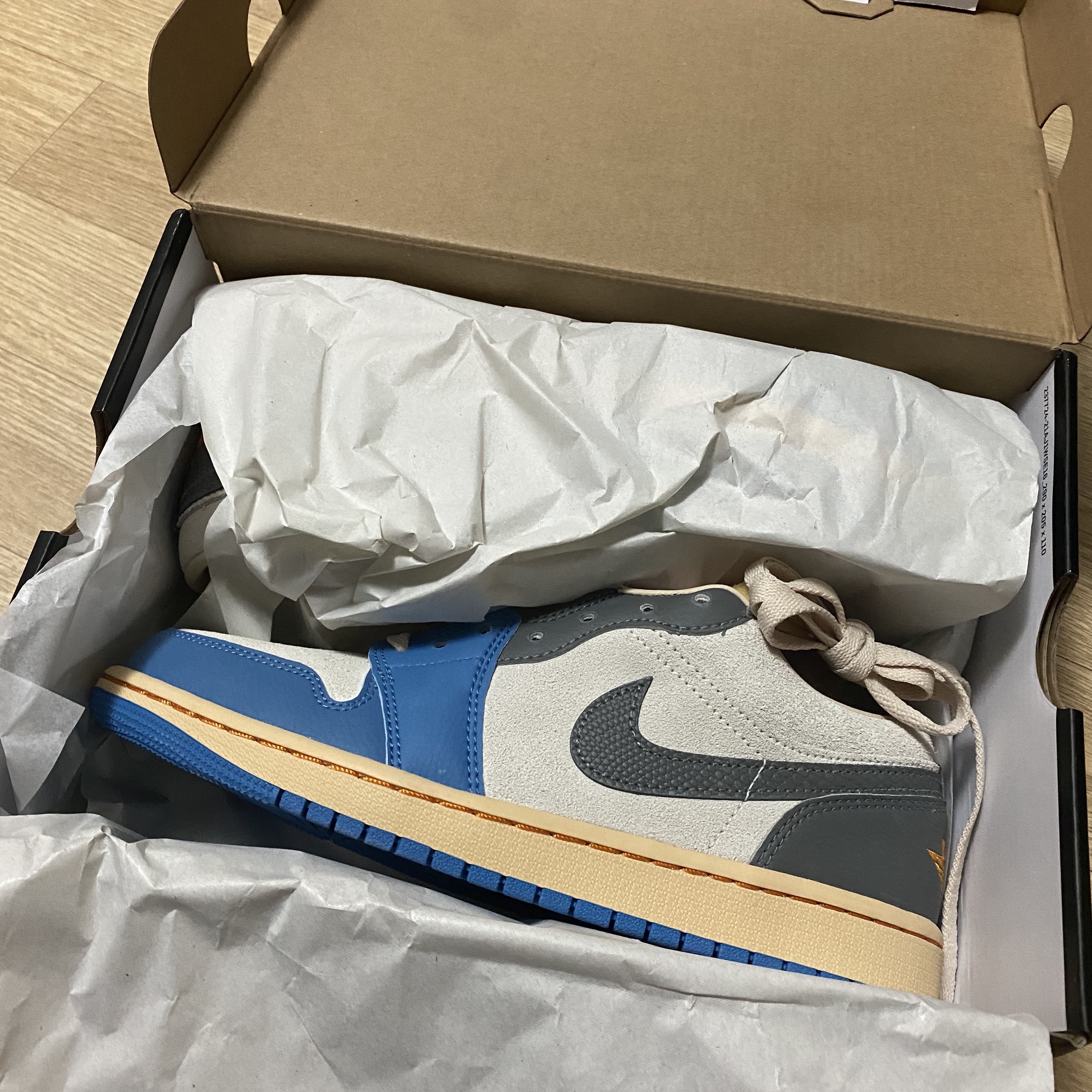 Jordan 1 Low SE Tokyo 96 착용 스타일 - 2