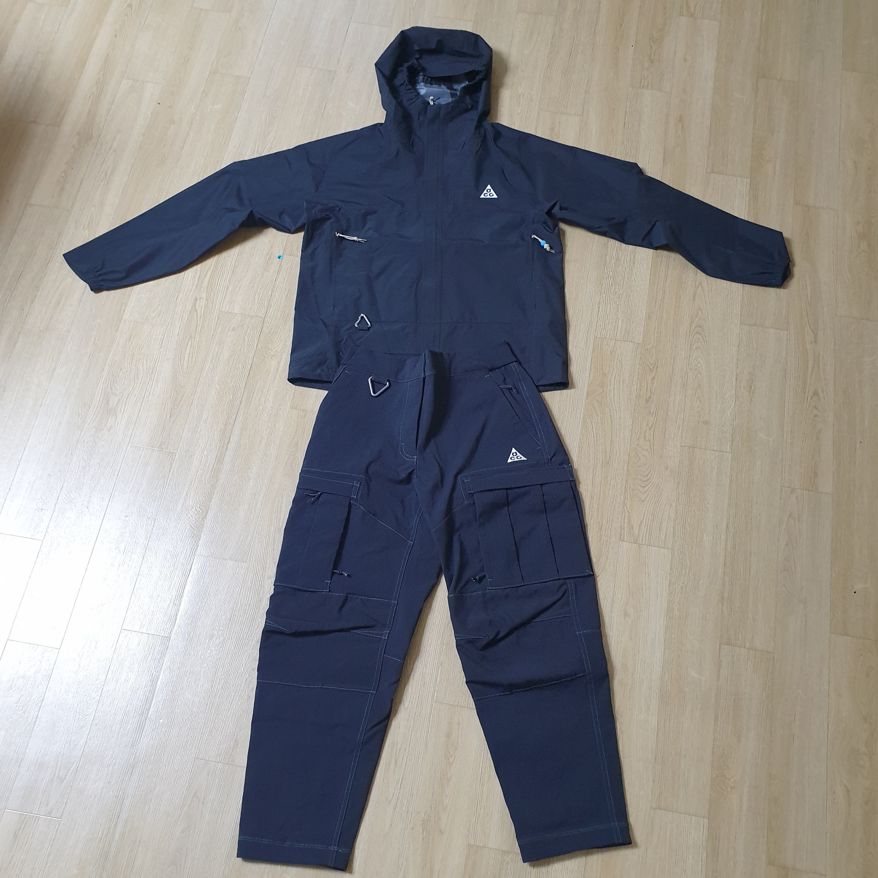 (W) Nike ACG Storm-Fit ADV Chain of Craters Jacket Orange Black Blue - Asia, (W) Nike ACG Storm-Fit Cascade Rains Full Zip Jacket Black - Asia 착용 스타일 - 5