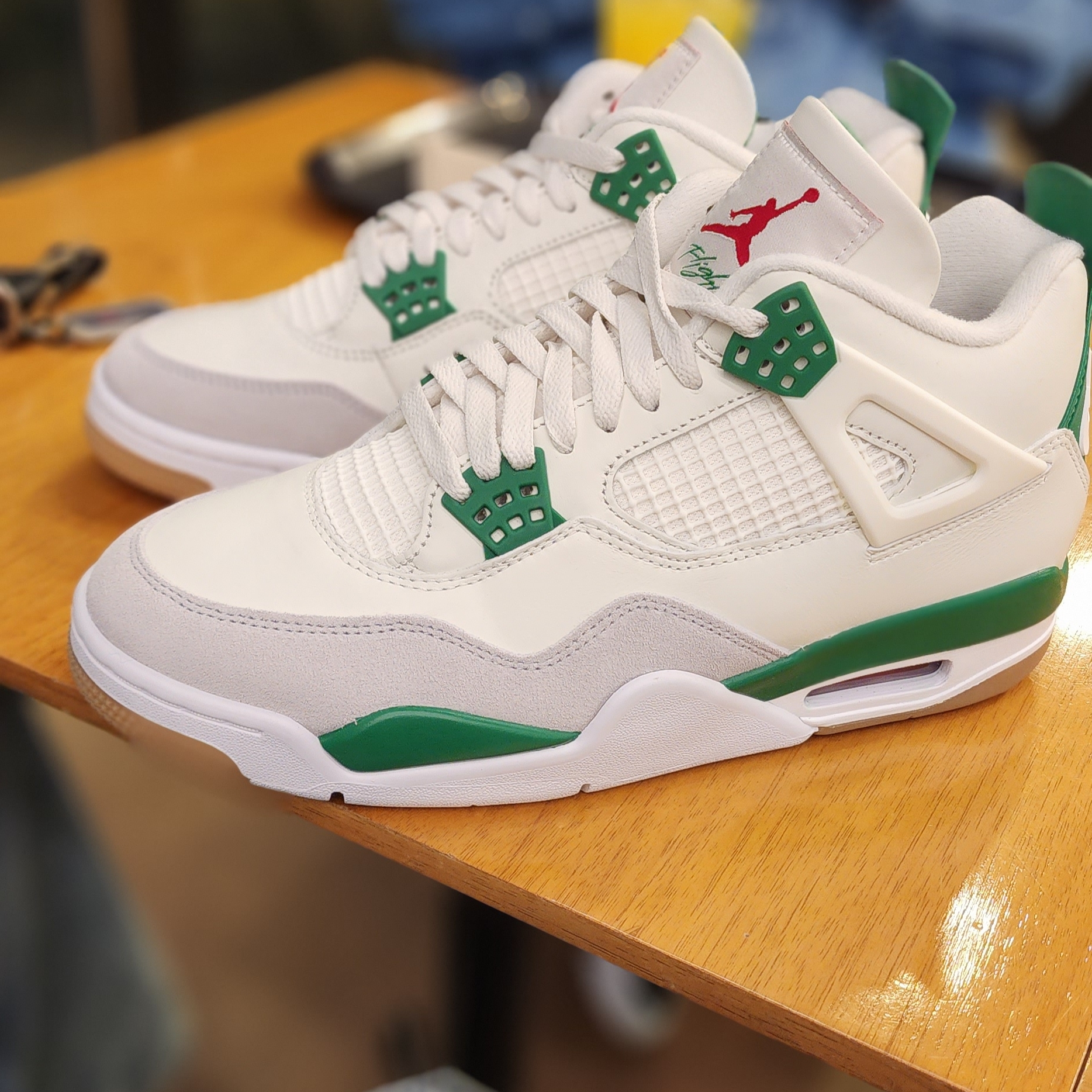 Jordan 4 x Nike SB Retro SP Pine Green 착용 스타일 - 1