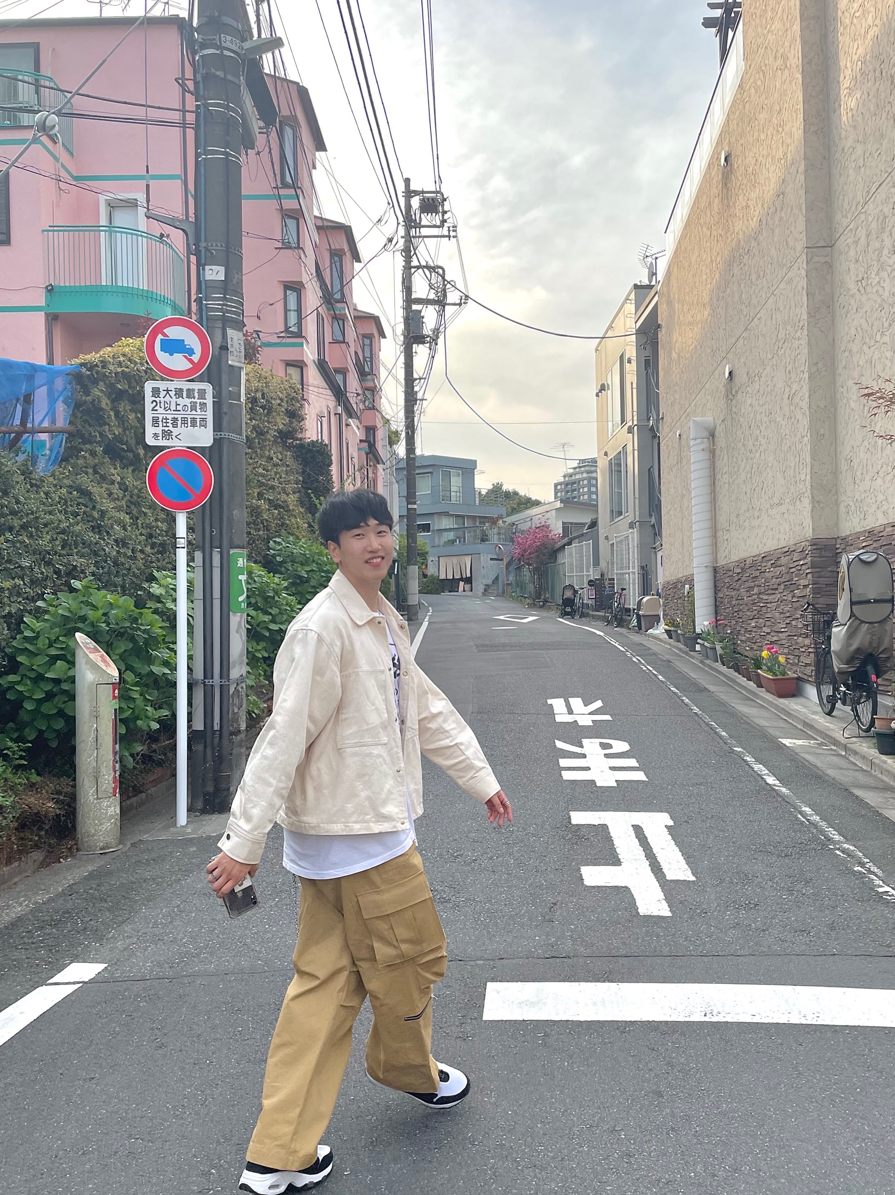 Nike x Comme des Garcons Homme Plus Air Max Sunder SP White Black, Stussy World Tour T-Shirt White 착용 스타일 - 4
