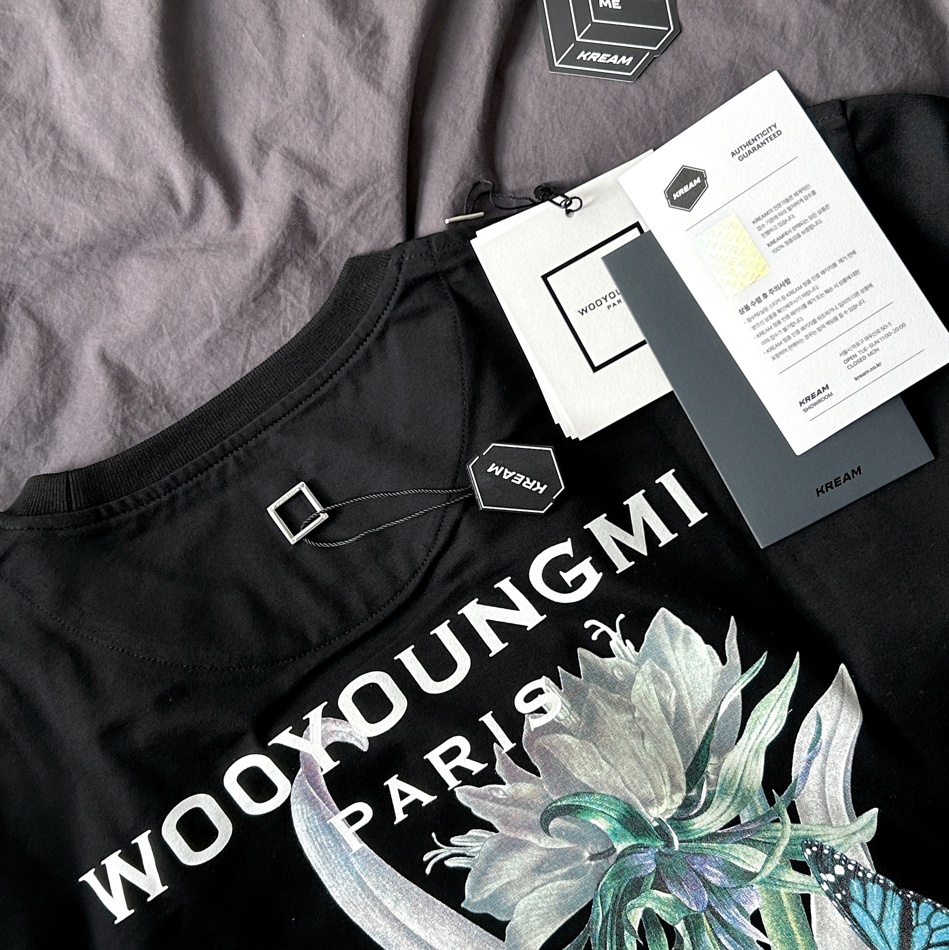 Wooyoungmi Flower Print Back Logo T-Shirt Black - 23SS, Maison Mihara Yasuhiro Blakey OG Sole Leather Low-top Sneakers White 착용 스타일 - 4